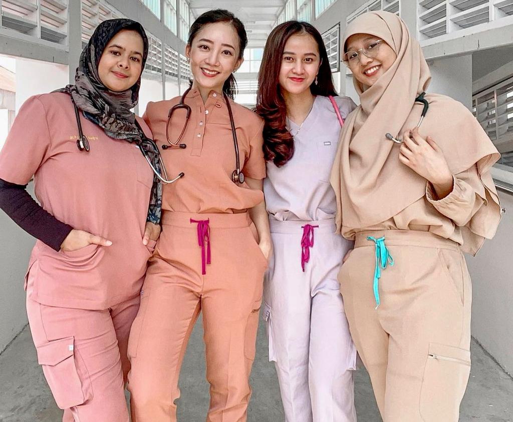 Dua Dokter UI Ciptakan Baju Medis yang Nyaman dan Fashionable