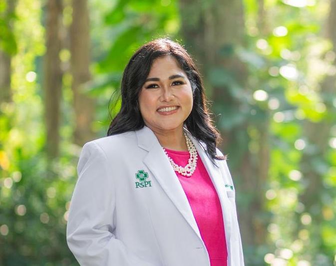 dr. Amira Anwar, Sp.P, FAPSR, dokter spesialis paru dan pernapasan, di RS Pondok Indah, Pondok Indah, Jakarta.