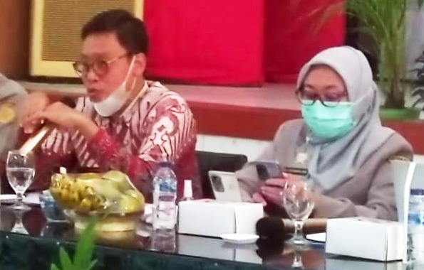  Kepala BPPSDMP Dedi Nursyamsi (batik merah) dan Sekretaris BPPSDMP Kementan Siti Munifah 