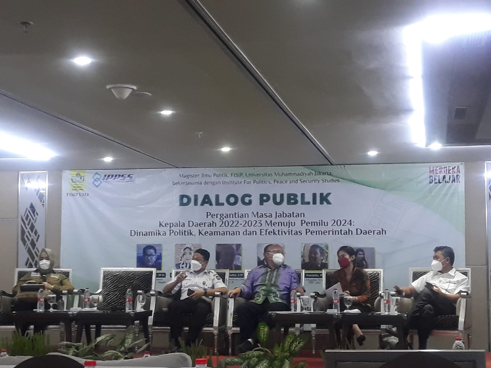 Dialog Publik dengan tema “Pergantian Masa Jabatan Kepala Daerah 2022-2024; Dinamika Politik, Keamanan dan Efektivitas Pemerintah Daerah” .