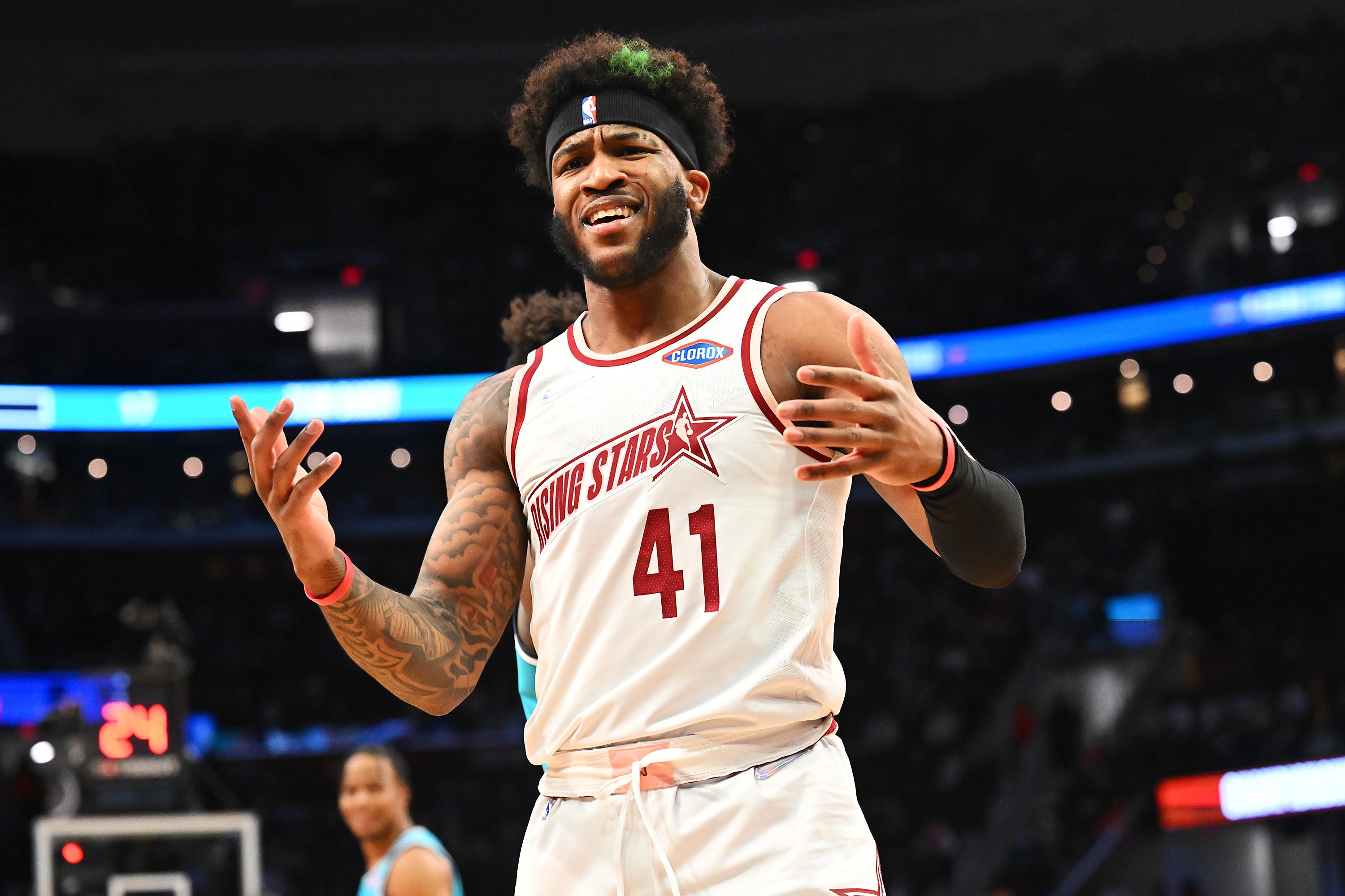 Pemain forward Detroit Pistons, Saddiq Bey, bereaksi di satu laga NBA. 