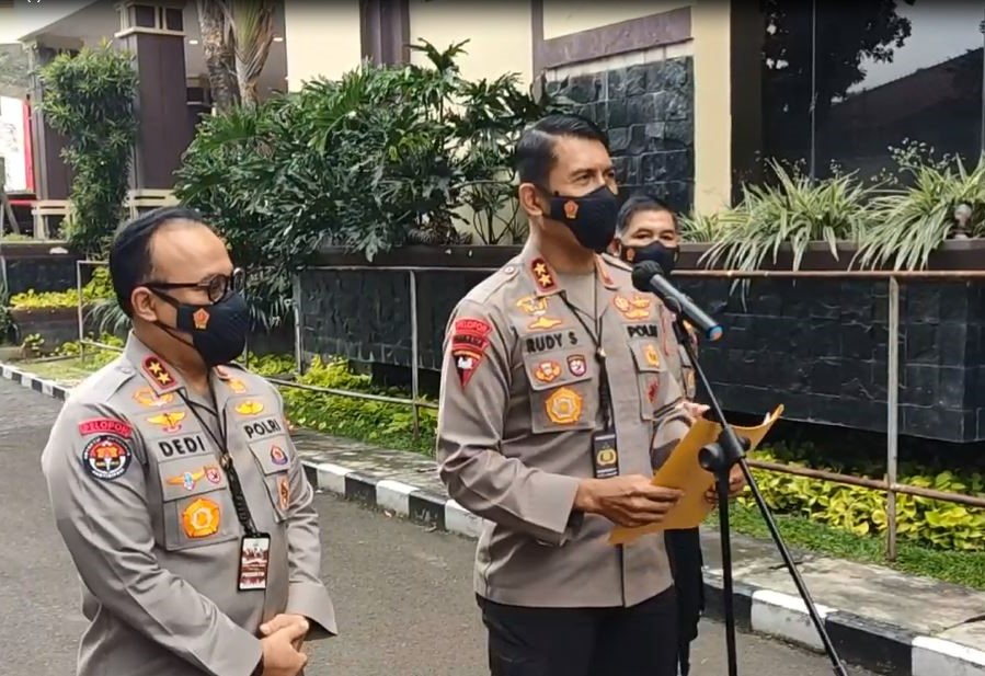 Kapolda Sulteng Irjen Pol Rudy Sufahriadi mengumumkan hasil uji labfor peluru yang menewaskan warga milik oknum Bripka H berdinas Polres Par