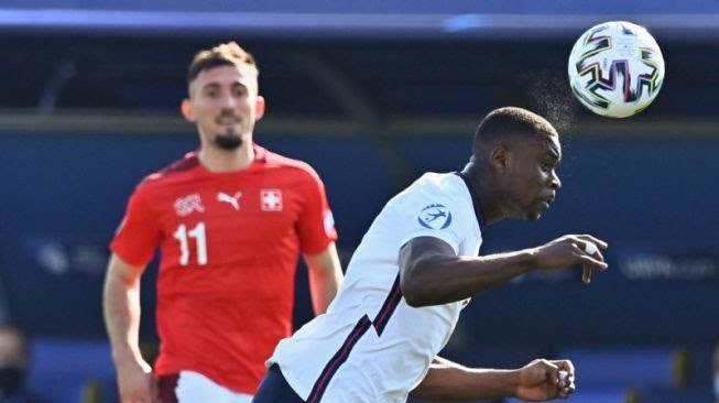 Marc Guehi (kanan) saat memperkuat Timnas Inggris U21