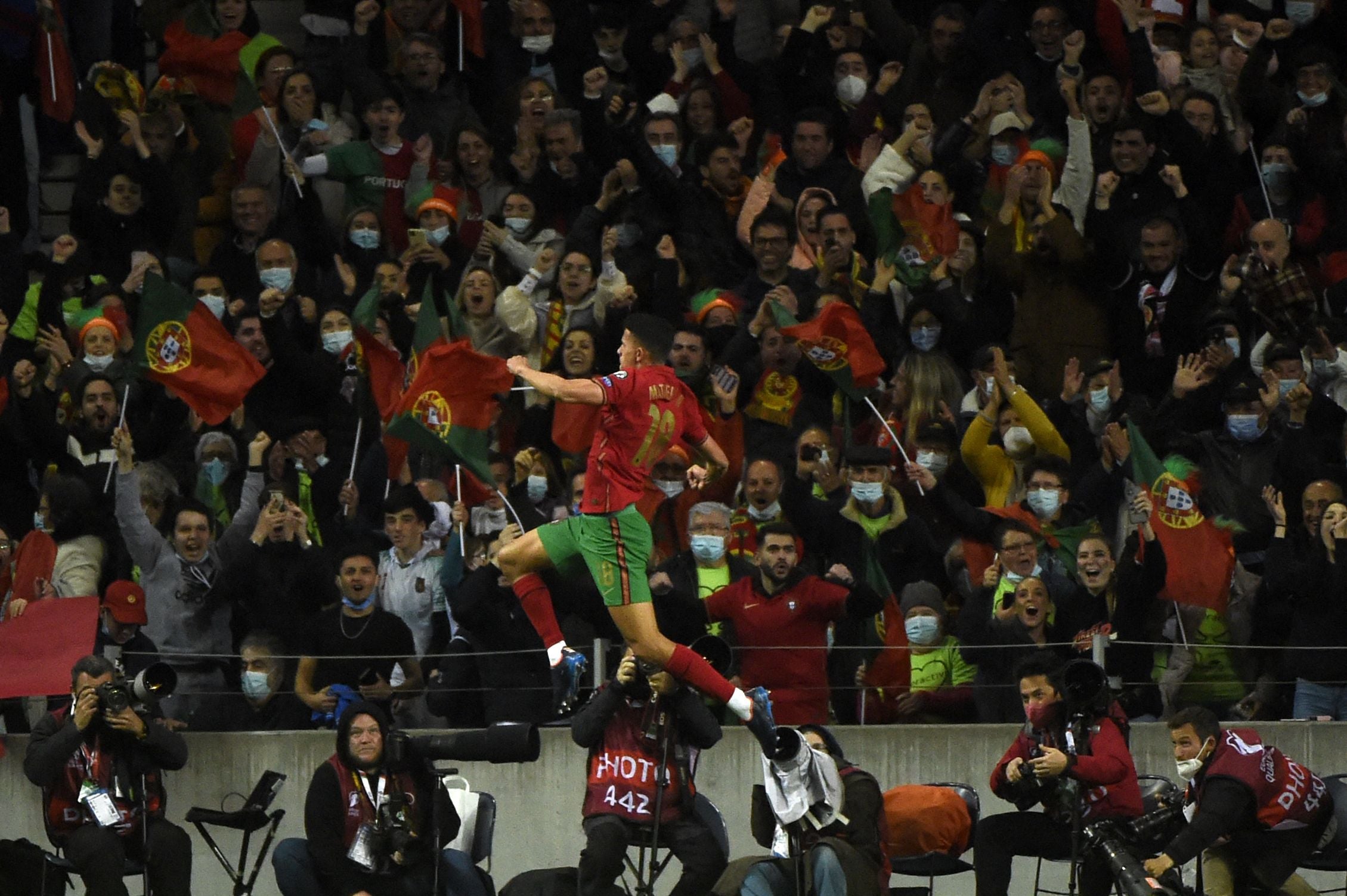 Pemain Portugal Matheus Nunes melakukan selebrasi usai membukukan gol