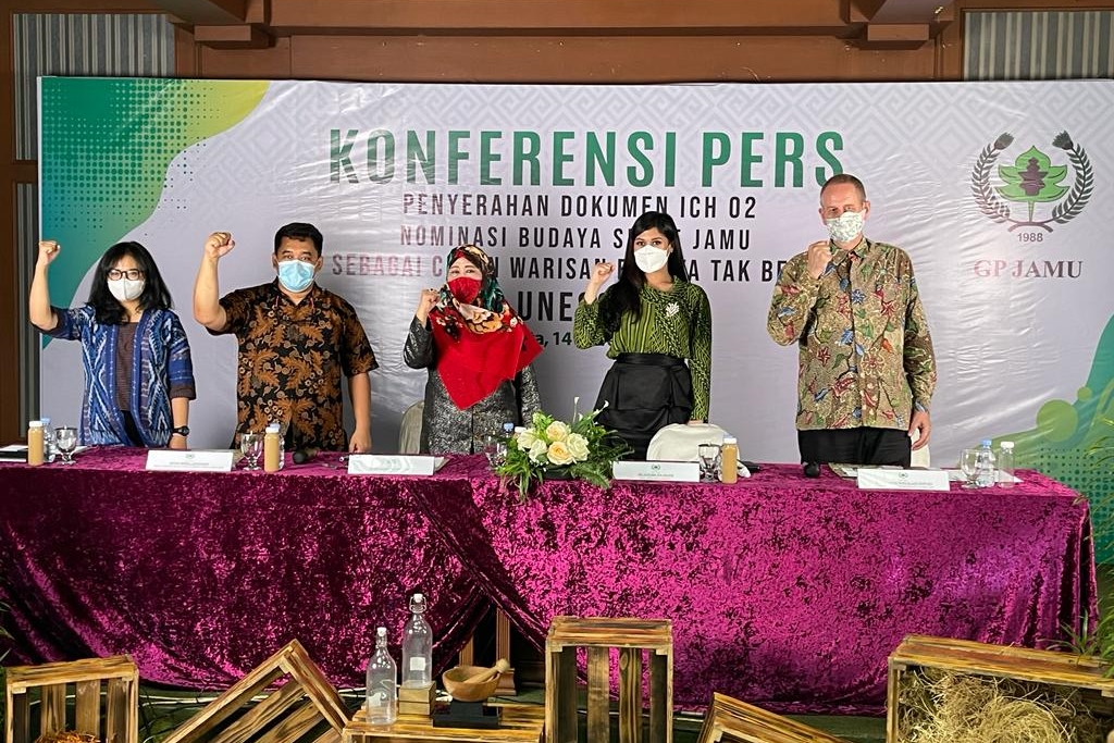 Konferensi pers penyerahan dokumen ICH 02 sebagai Warisan Tak Benda Dunia UNESCO Tahun 2022 di Jakarta, Senin (14/3).