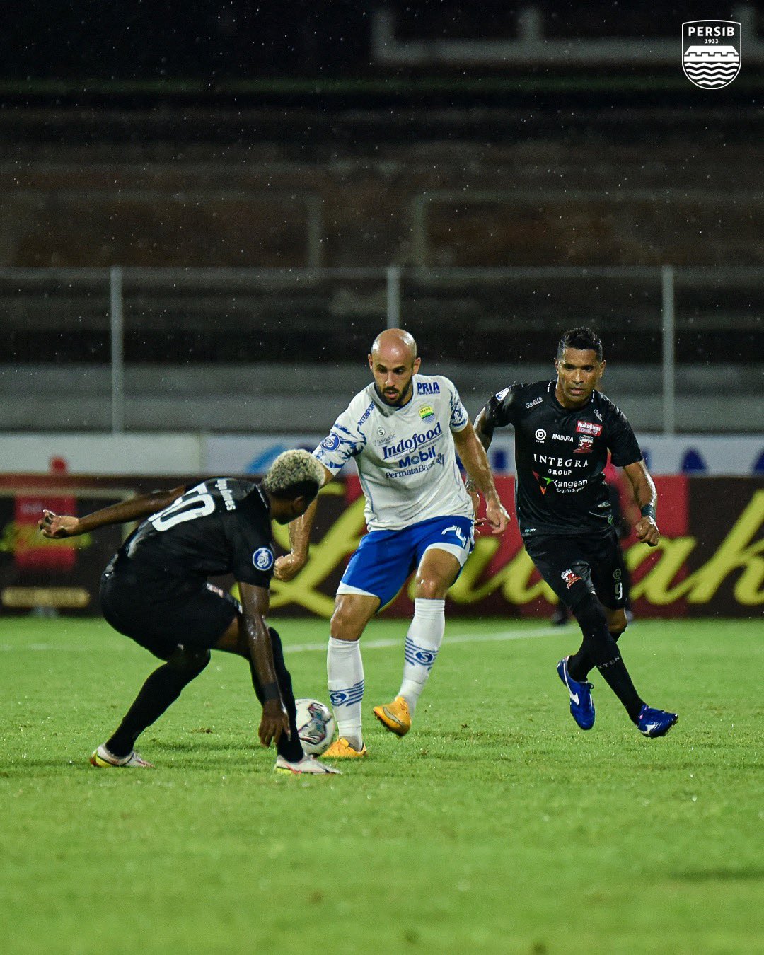 Laga Persib lawan Madura United