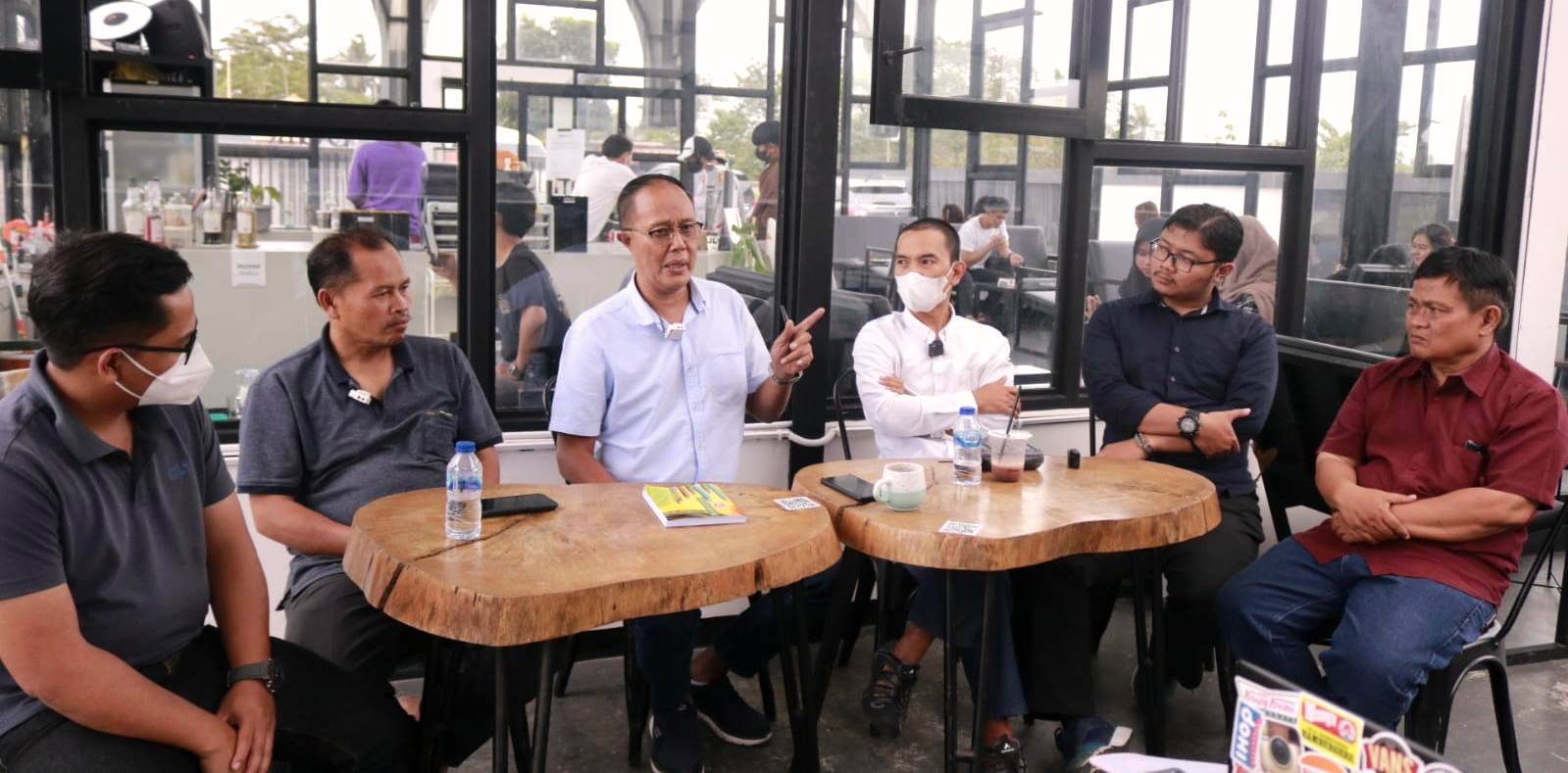 Diskusi para pelaku industri logam Sukabumi, Jawa Barat.