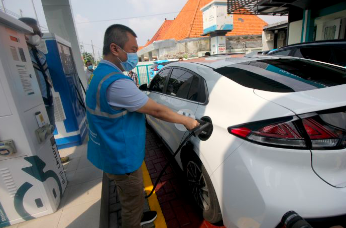 Pengisi Daya Mobil Listrik Jadi Fasilitas Kota Kertabumi
