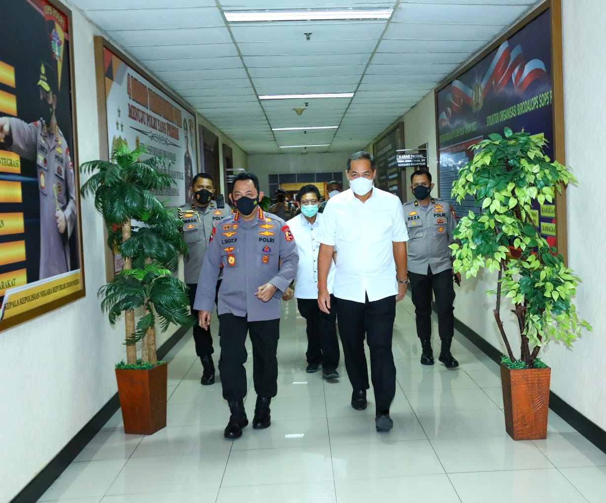 Kapolri Jenderal Listyo Sigit Prabowo dan Menteri Perdagangan RI Muhammad Lutfi usai menggelar video conference.