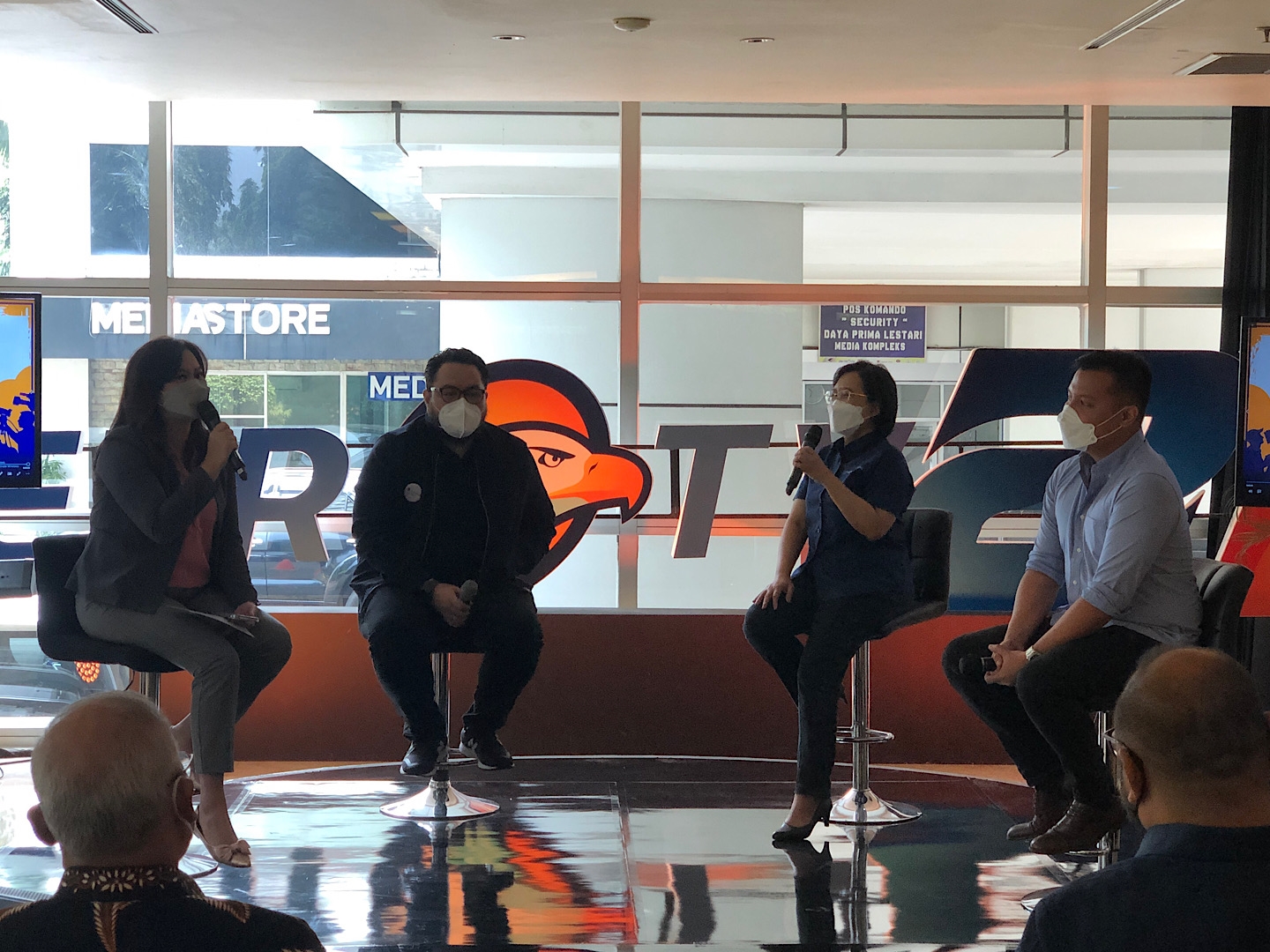 Jurnalis mesti cerdas mengambil sisi pemberitaan yang tepat dan berguna.