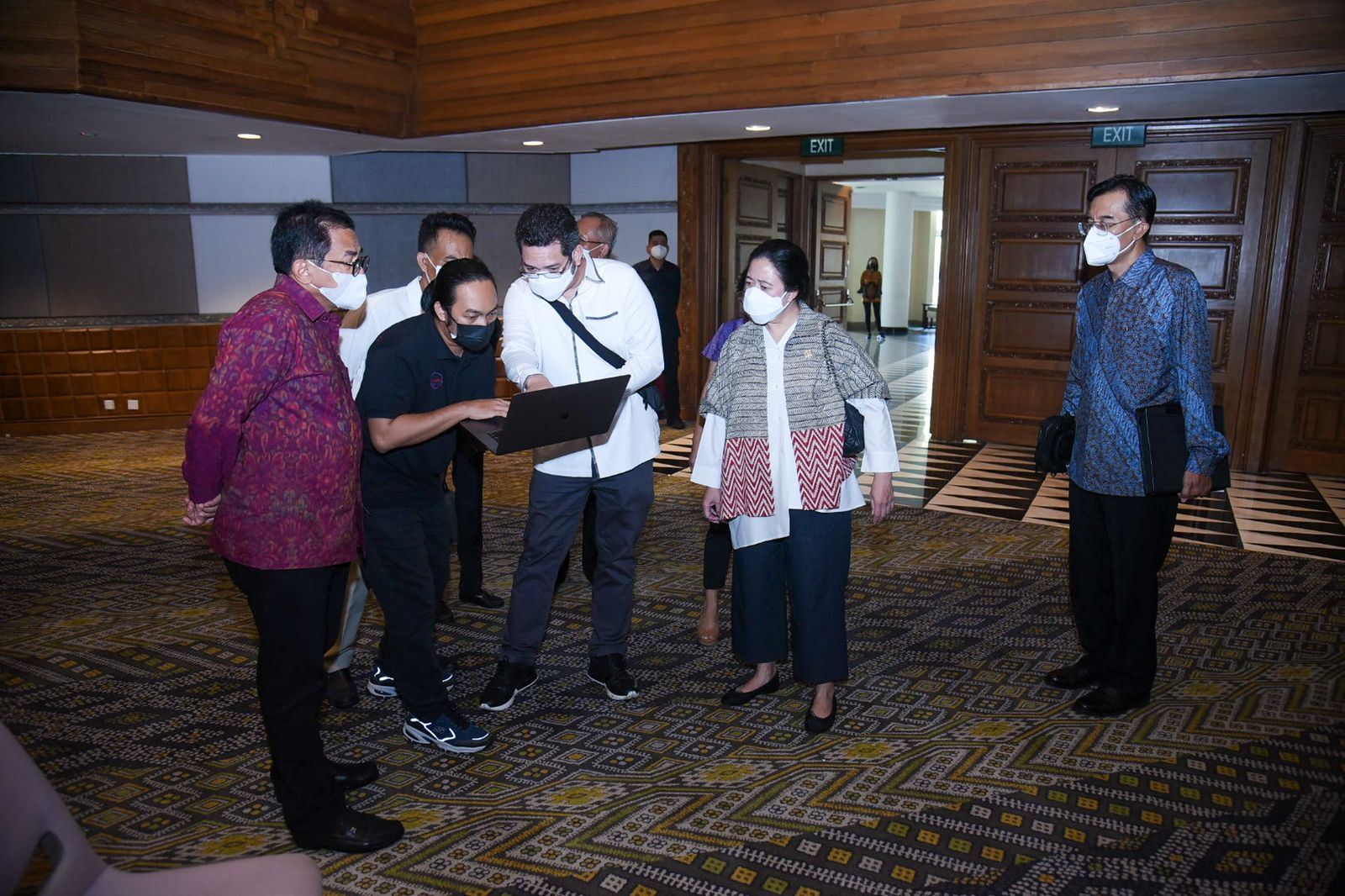 Ketua DPR RI Dr (HC) Puan Maharani (kedua dari kanan).