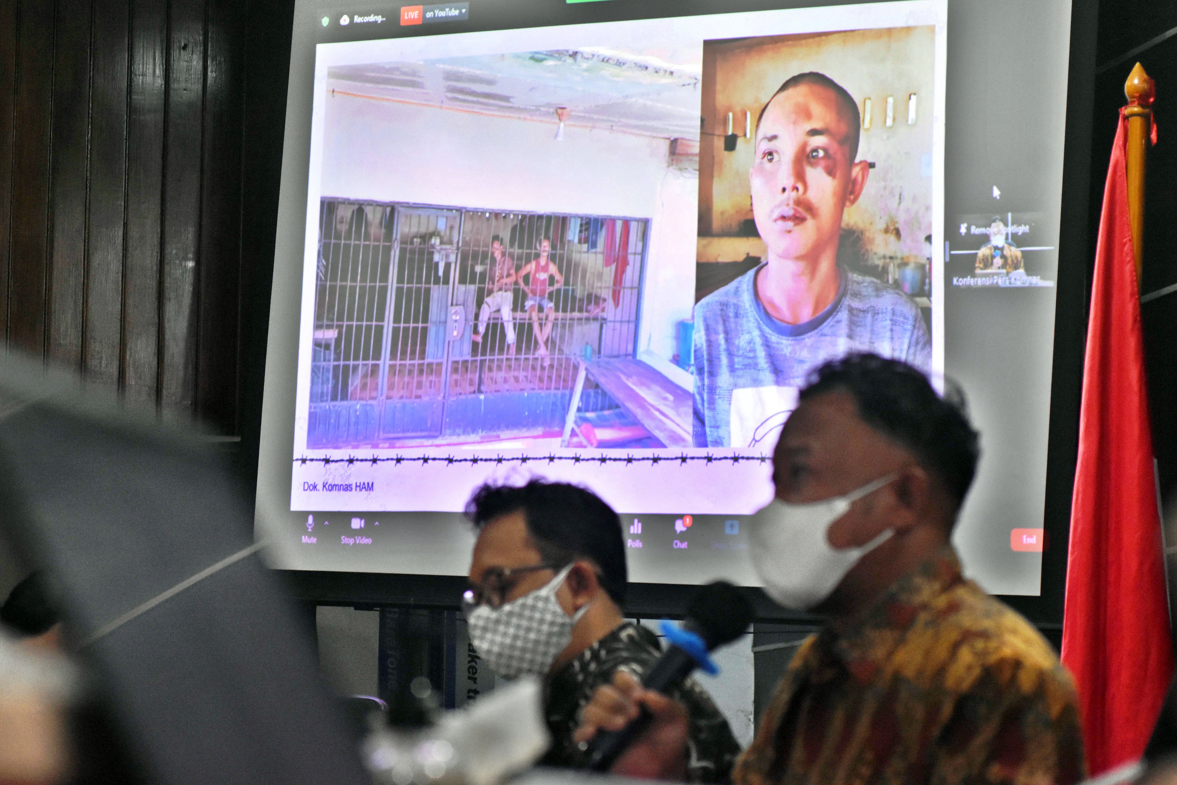 Manusia dikarangkeng di rumah mantan bupati Langkat.