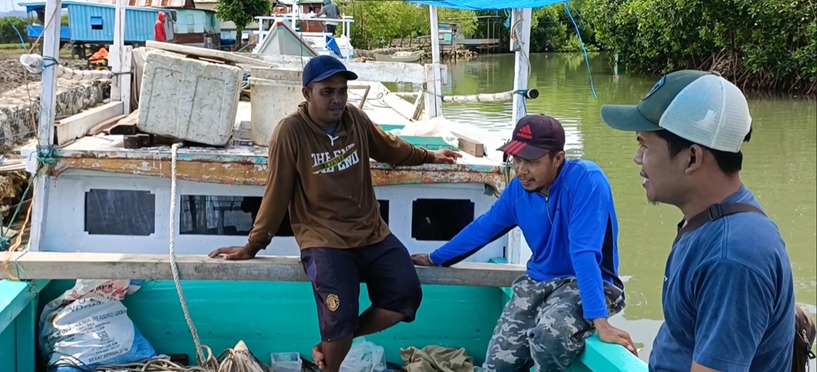 Kelangkaan pasokan solar juga dirasakan sejumlah nelayan di daerah Maros, Sulawesi Selatan.