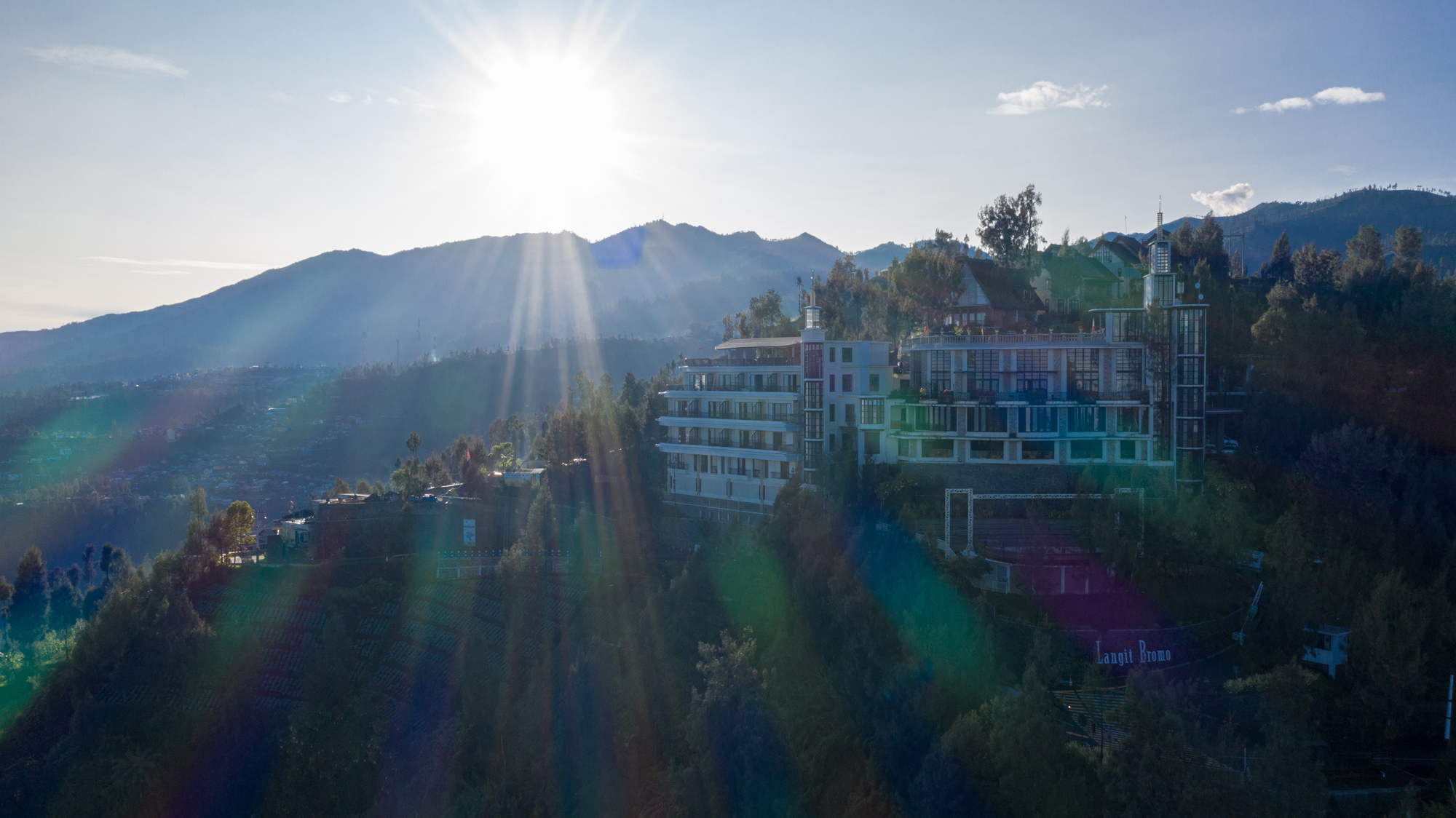 Plataran Bromo Resort & Venue, yang menyuguhkan kenyamanan dan kehangatan untuk para pengunjung.