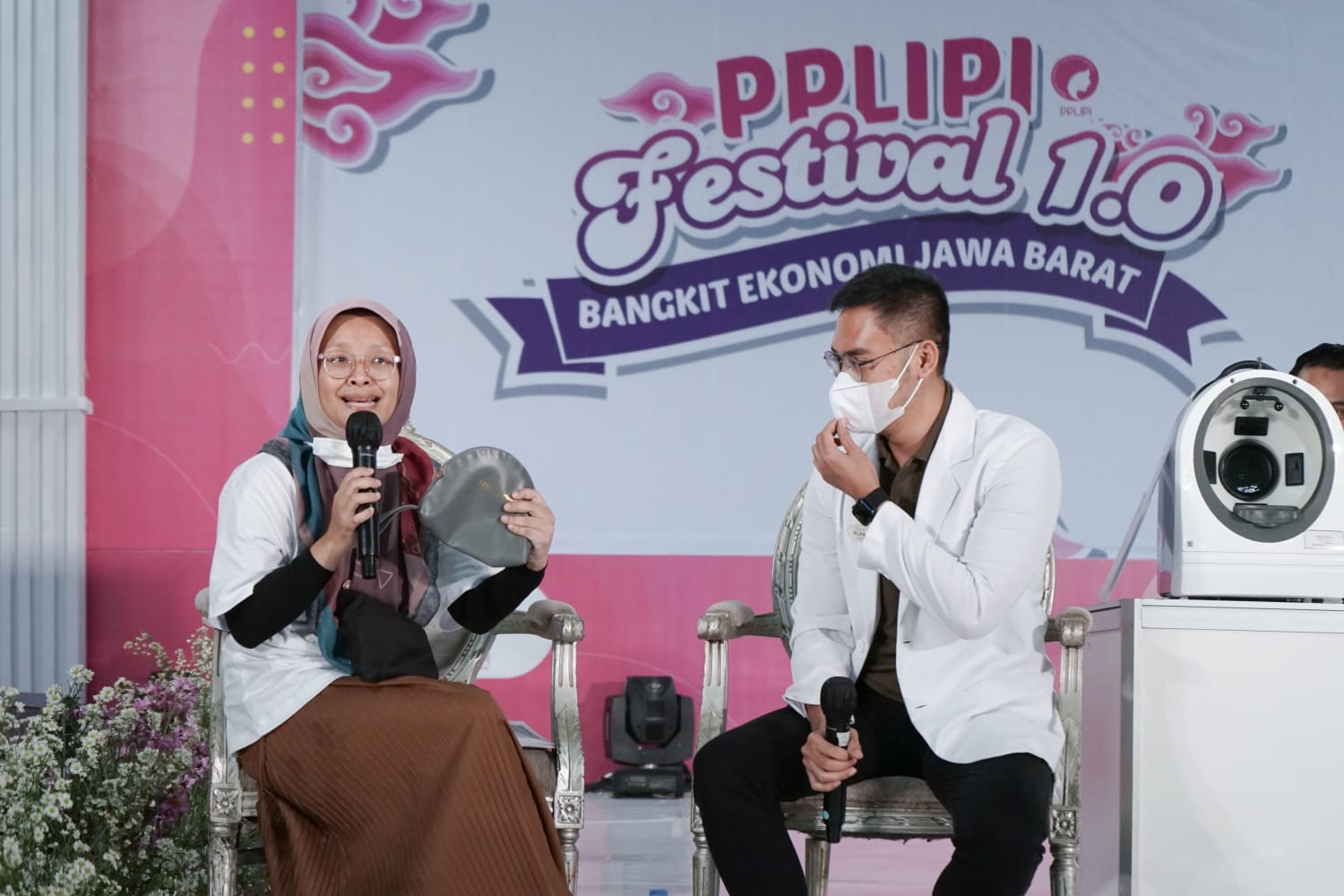 Edukasi Skin Care dengan menghadirkan dr. Elang Muhammad Firdaus (kanan) pada Festival 1.0 PPLIPI di Bale Asri Pudai, Kota Bandung, Jabar.