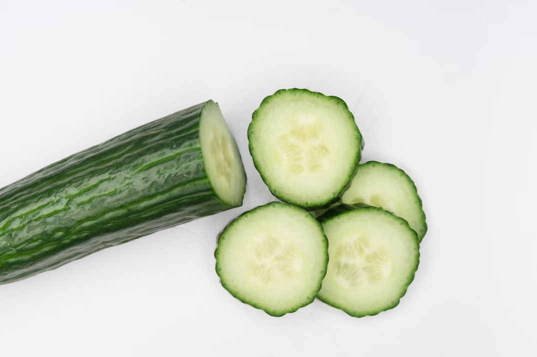 Kulit mentimun bisa untuk mencegah munculnya jamur yang menjadi daya tarik bagi kecoak.