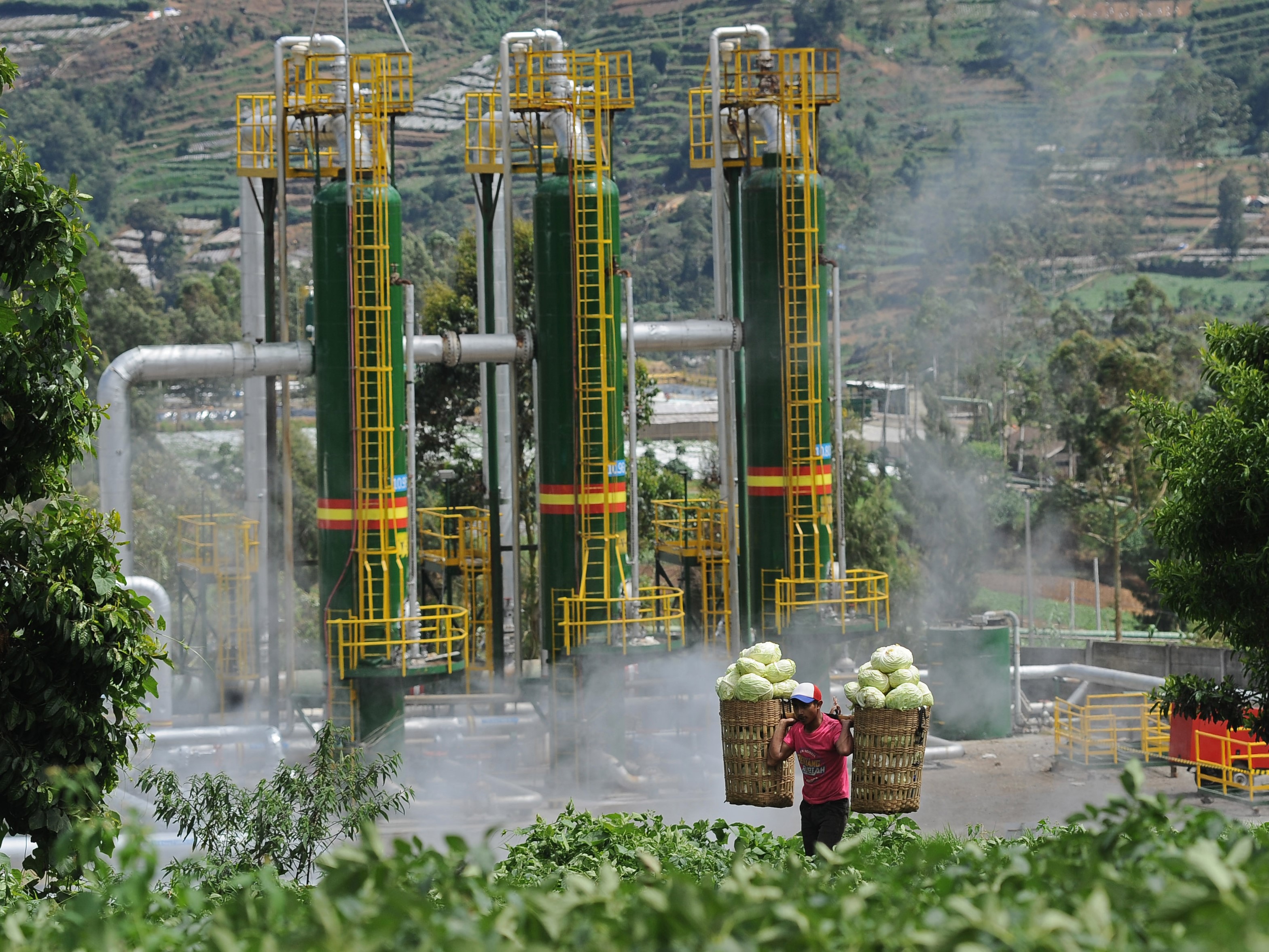 Pembangkit Listrik Tenaga Panas bumi (PLTP) PT Geo Dipa Energi kawasan dataran tinggi Dieng, desa Kepakisan, Batur, Banjarnegara, Jateng.