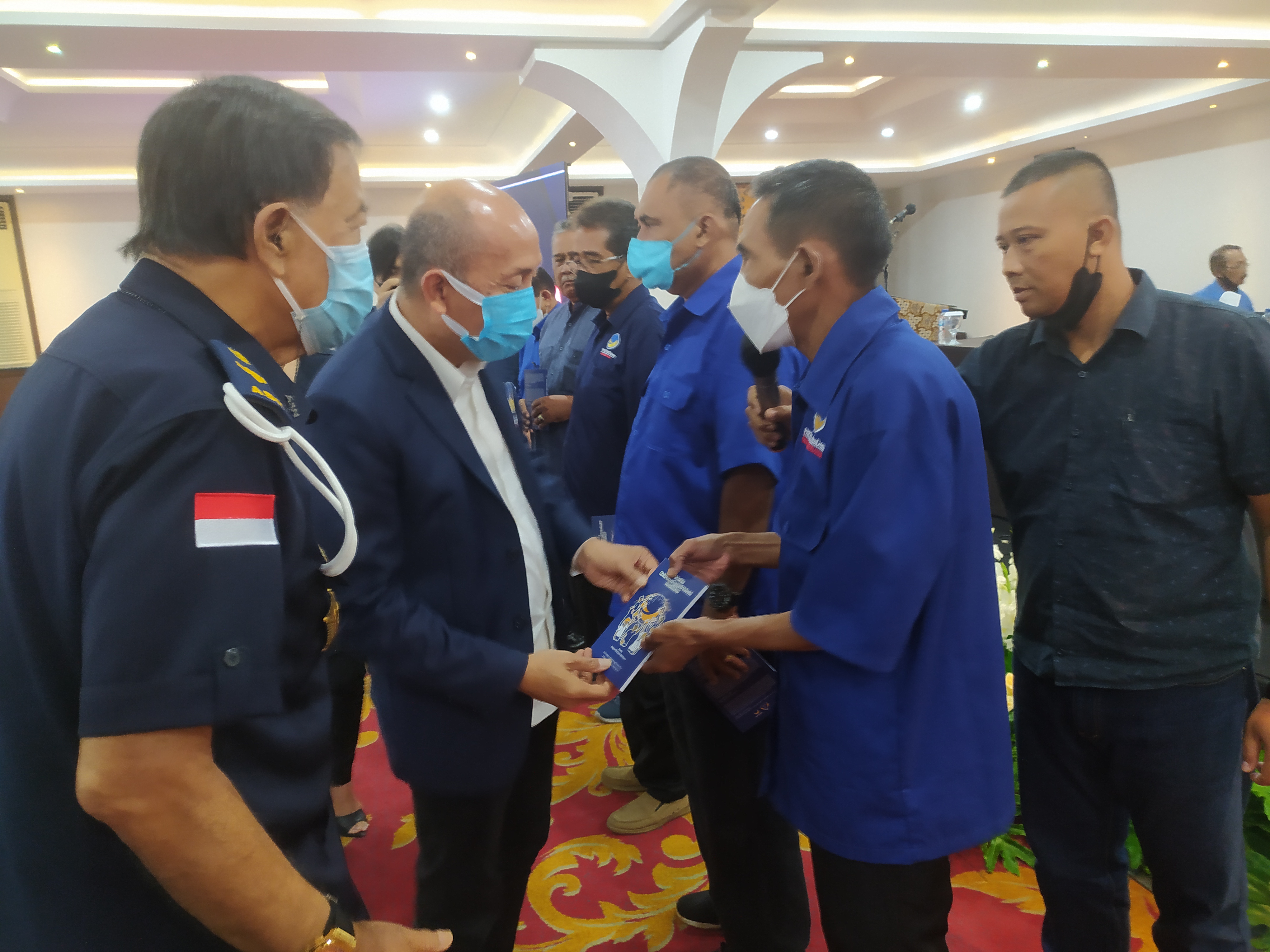 Ketua NasDem Jabar Saan Mustopa bersama para purnawirawan TNI/Polri anggota partai