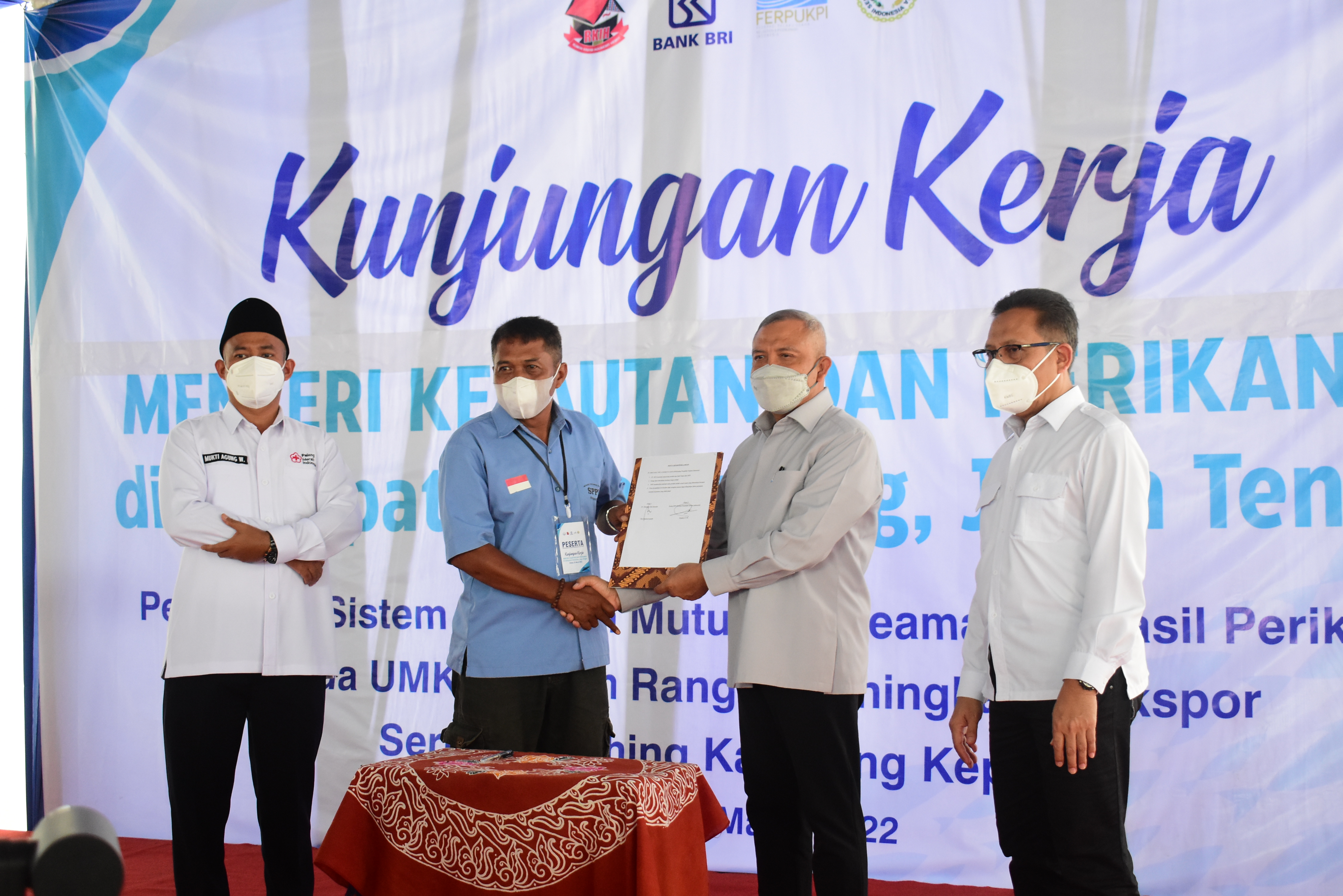 Eko Djalmo Direktur PT. BTS MoU dengan Serikat Petambak Pantura Indonesia (SPPI) disaksikan oleh Bupati Pemalang dan PLT. Kepala BKIPM KKP H