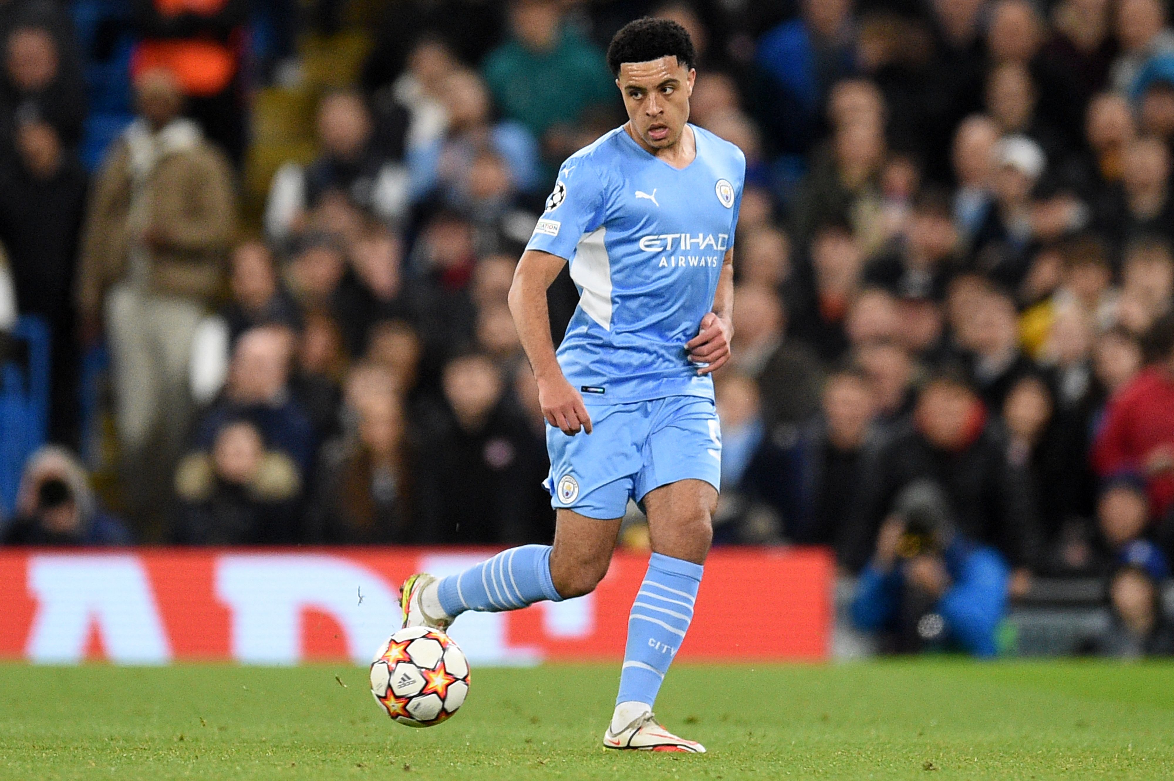 Bek Manchester City CJ Egan-Riley