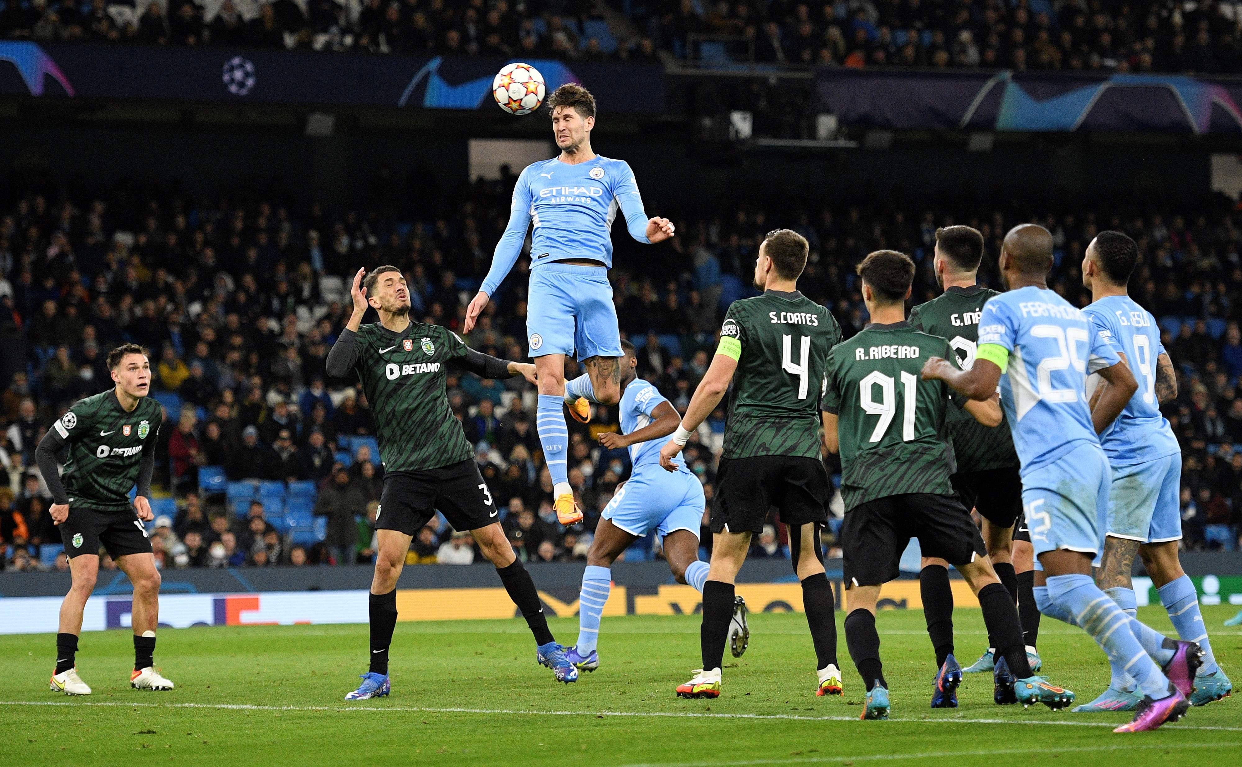 Laga Liga Champions antara Manchester City dan Sporting Lisbon.
