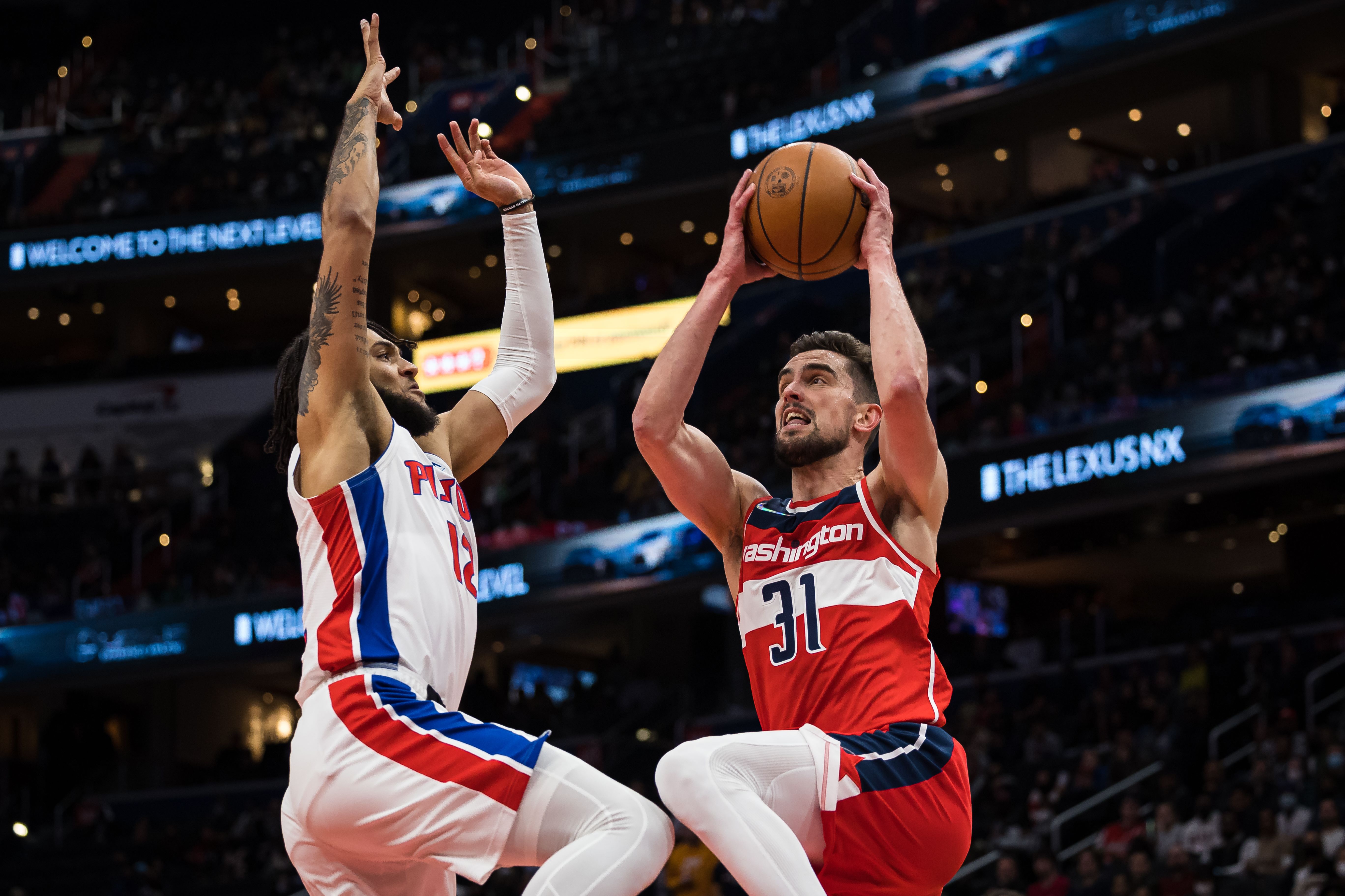 Laga NBA antara Washington Wizards dan Detroit Pistons