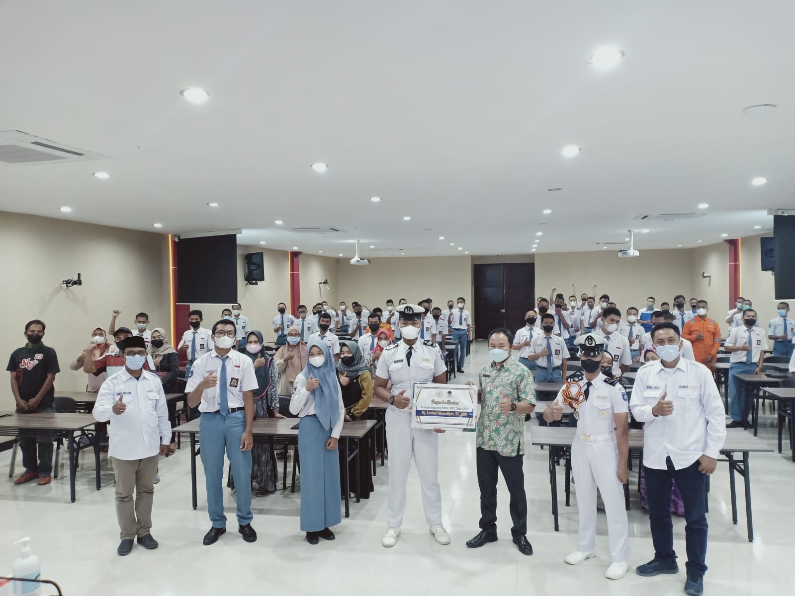 Para siswa yang mendapat besiswa program Indonesia Pintar