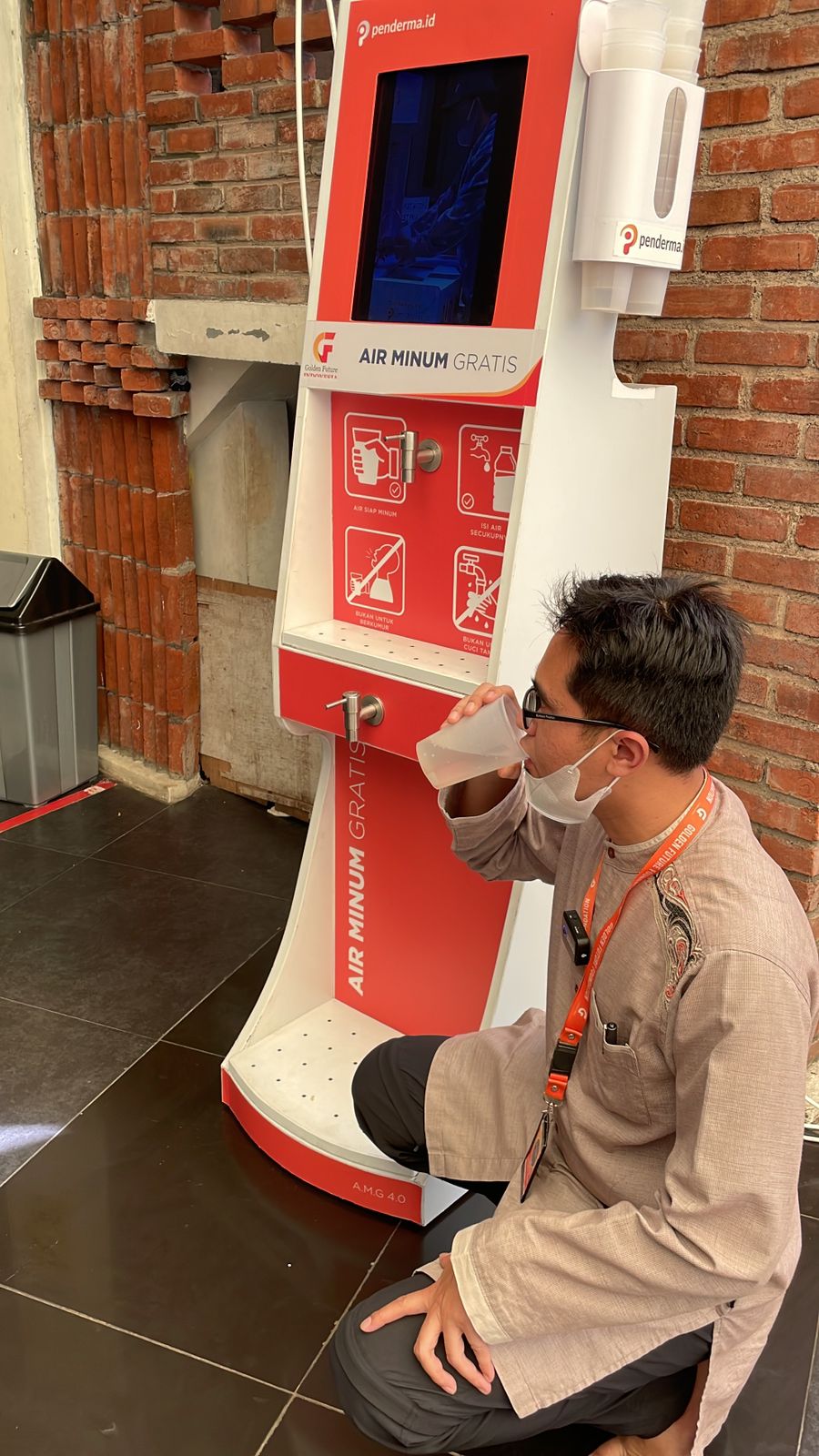 Mesin Air Minum Gratis sumbangan Penderma.id ke sejumlah lokasi di Jawa Barat