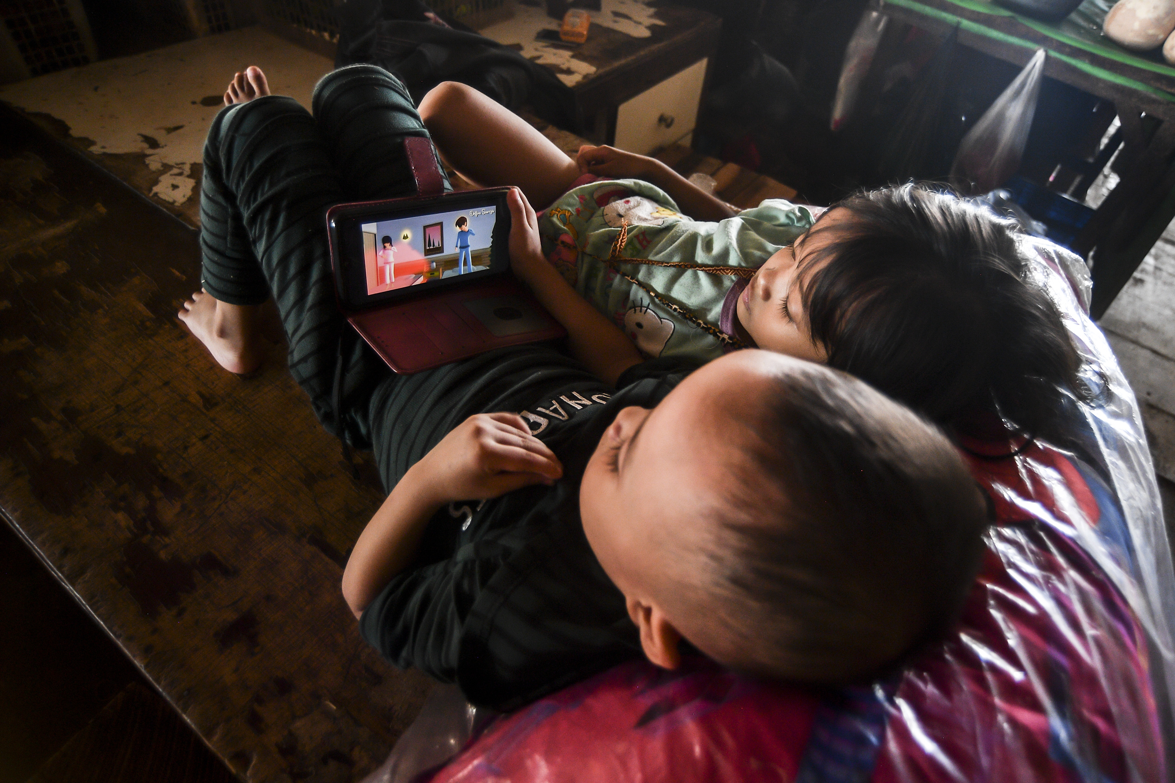 Koneksi yang Baik dengan Orangtua Bisa Cegah Anak Kecanduan Gawai