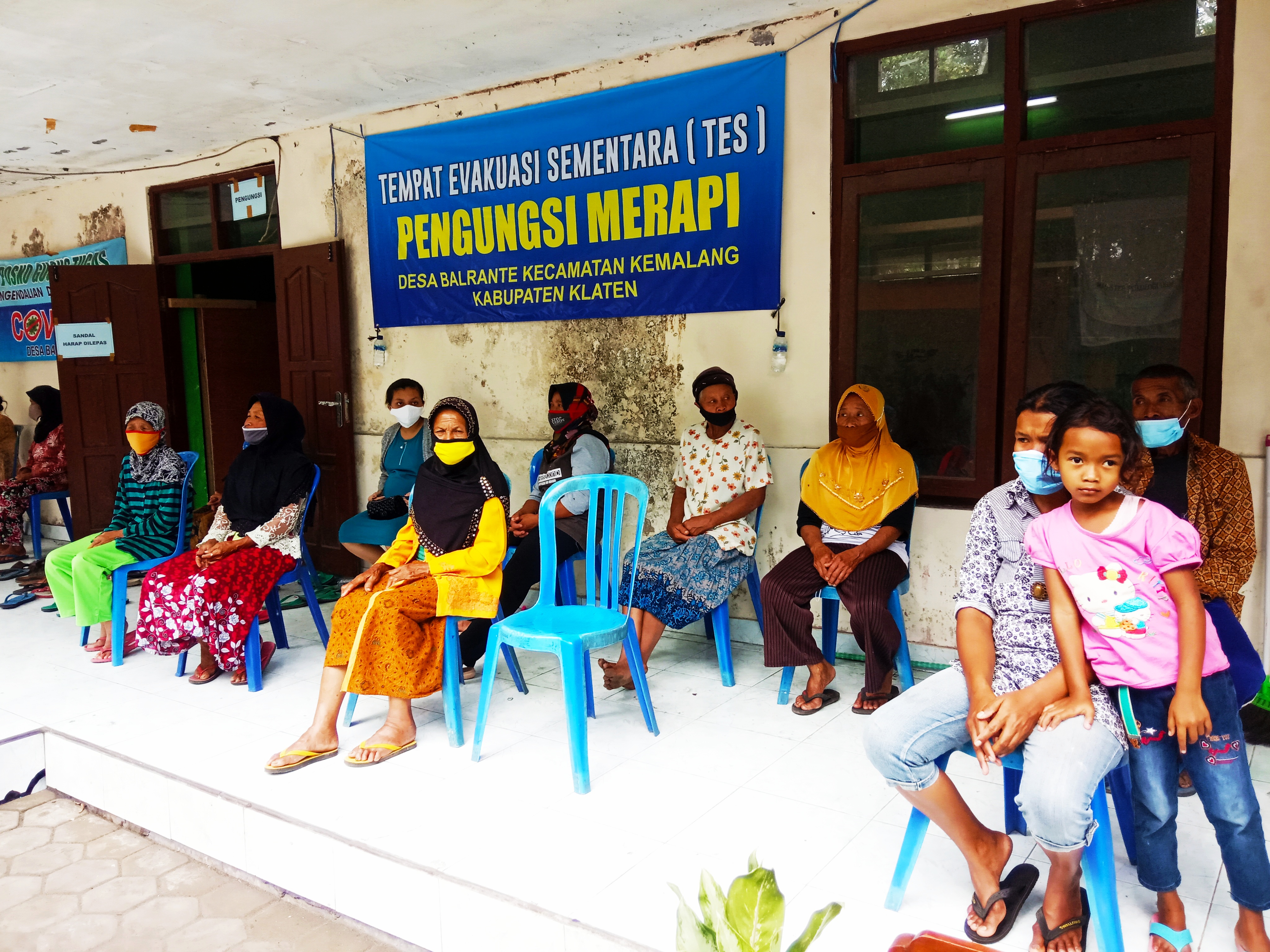 Gunung Merapi Luncurkan Awan Panas, Warga Balerante Mengungsi