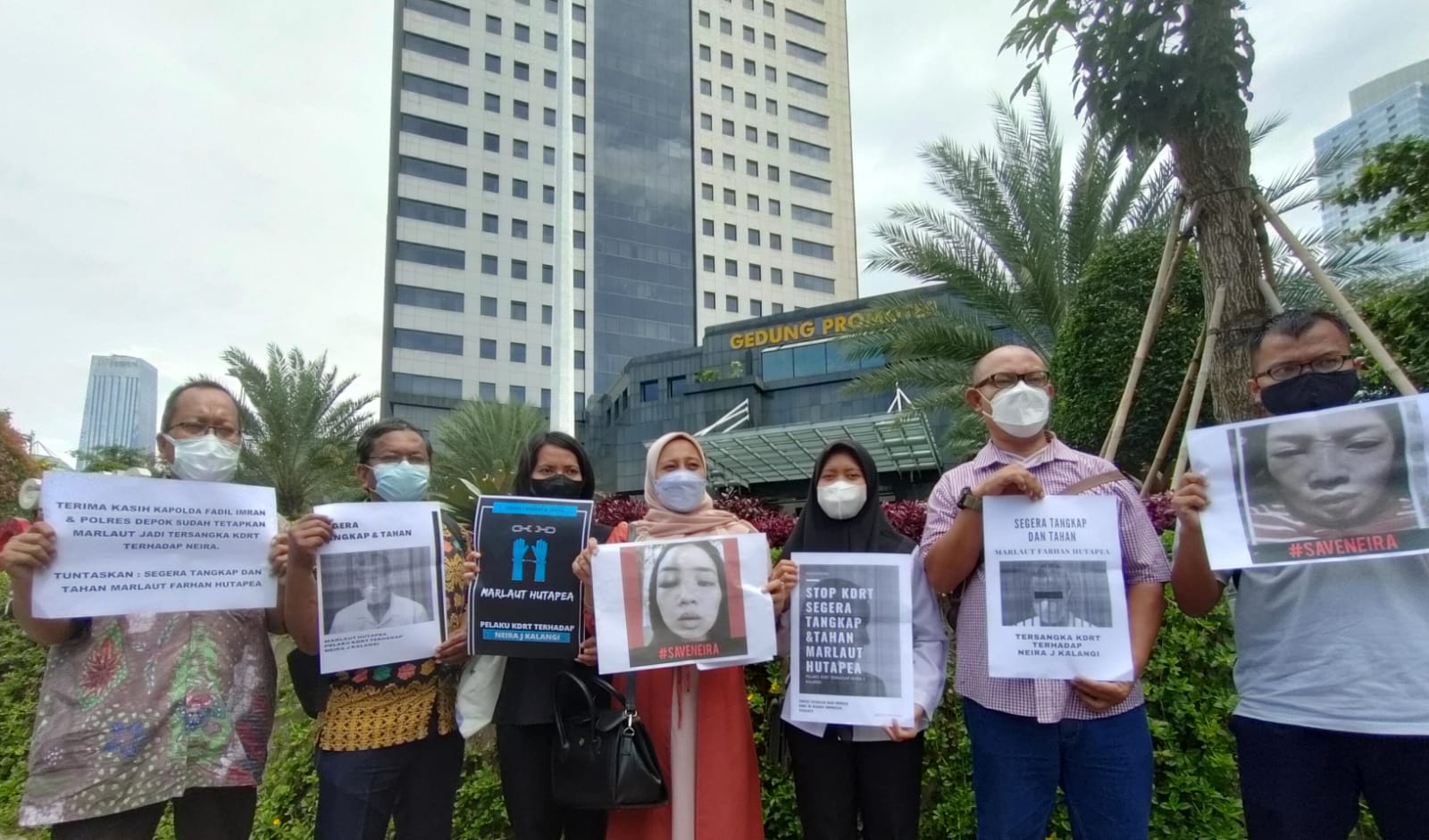 Aksi unjuk rasa untuk menuntaskan kasus KDRT