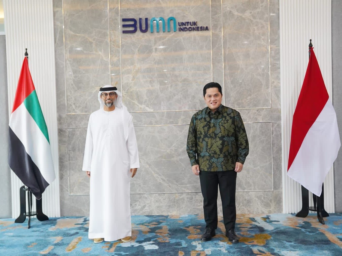 Menteri BUMN Erick Thohir dan Menteri Energi dan Infrastruktur UEA Suhail Mohammed al-Mazroei di Jakarta, Senin (7/3/2022).