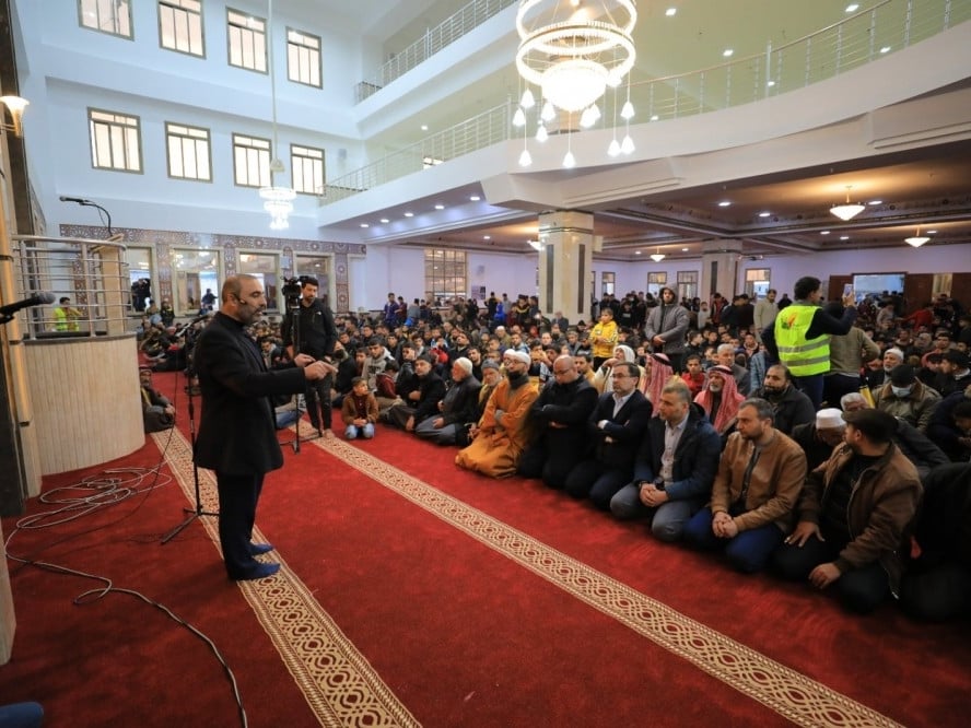 Di masjid empat lantai ini terdapat pula ruang-ruang khusus yang diperuntukkan sebagai sekolah tahfiz anak-anak dan ruang kuliah.