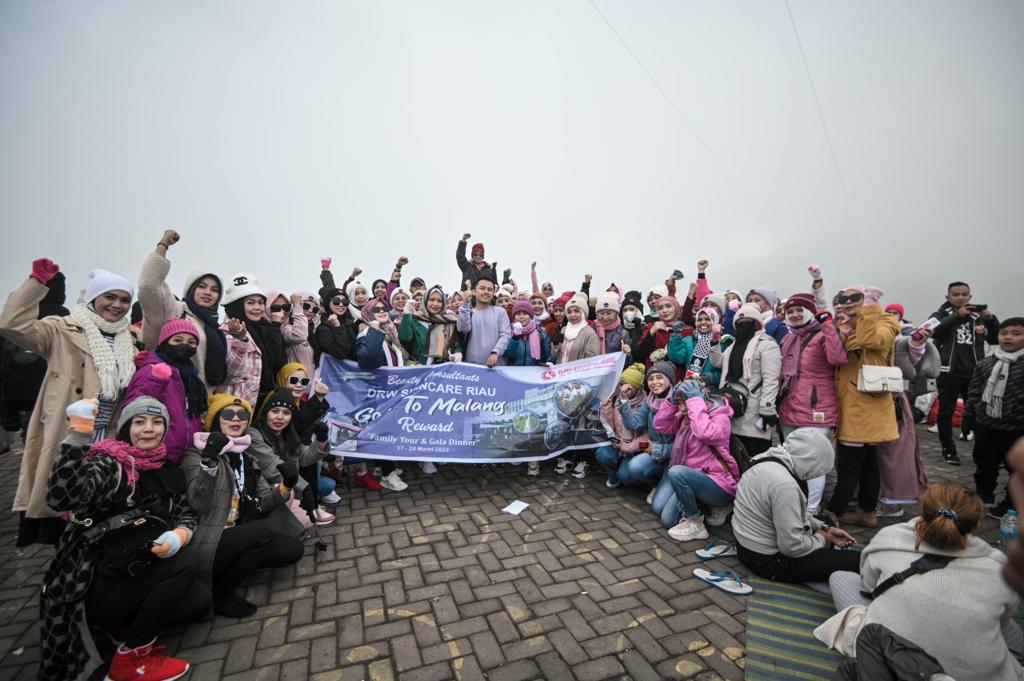 Acara family gathering para beauty consultants DrW Skincare di Malang, Jawa Timur.