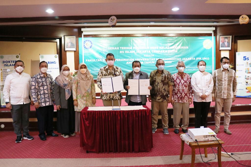 Acara serah terima program ners kelas karyawan dengan Rumah Sakit Islam Jakarta (RSIJ) dengan UMJ, Jumat (4/3).
