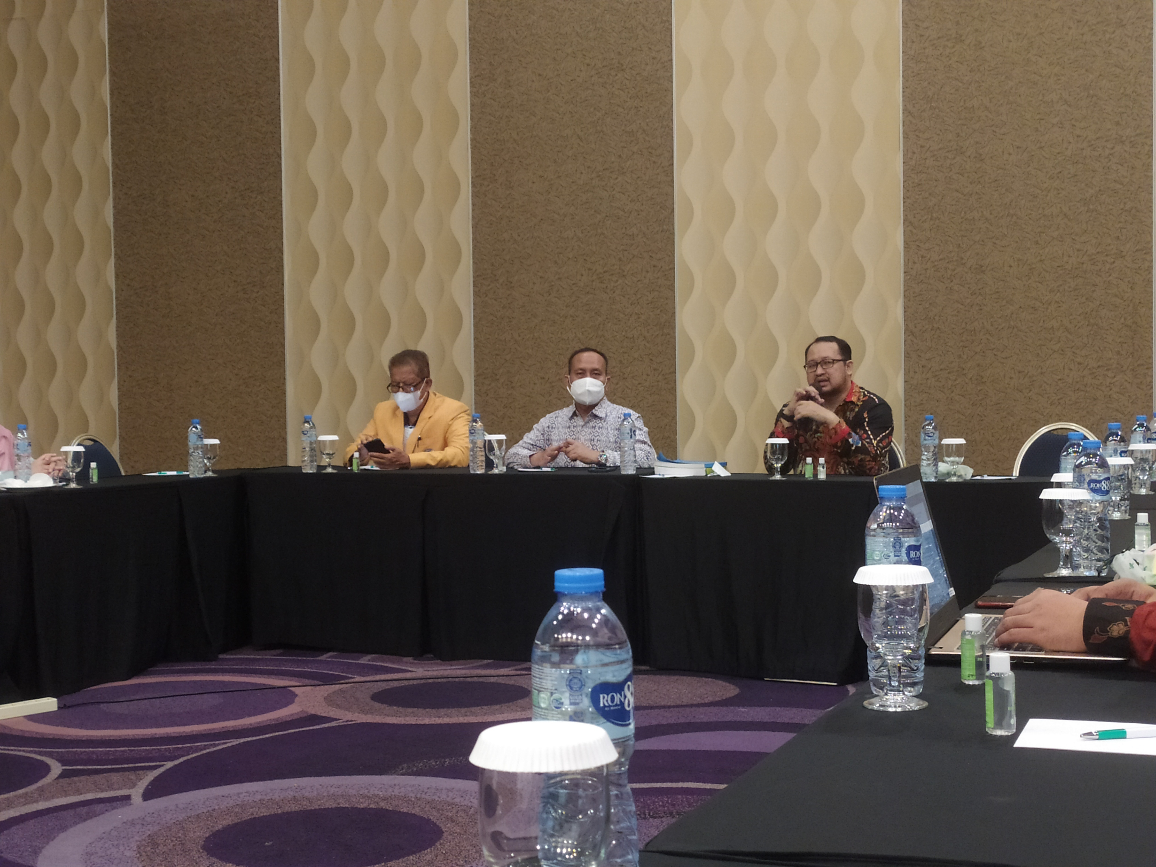 Koordinator Pokja Pendidikan Tinggi Pusat Prestasi Nasional Kemendikbud, Rizal Alfian (kanan) saat memberikan keterangan kompetisi mahasiswa