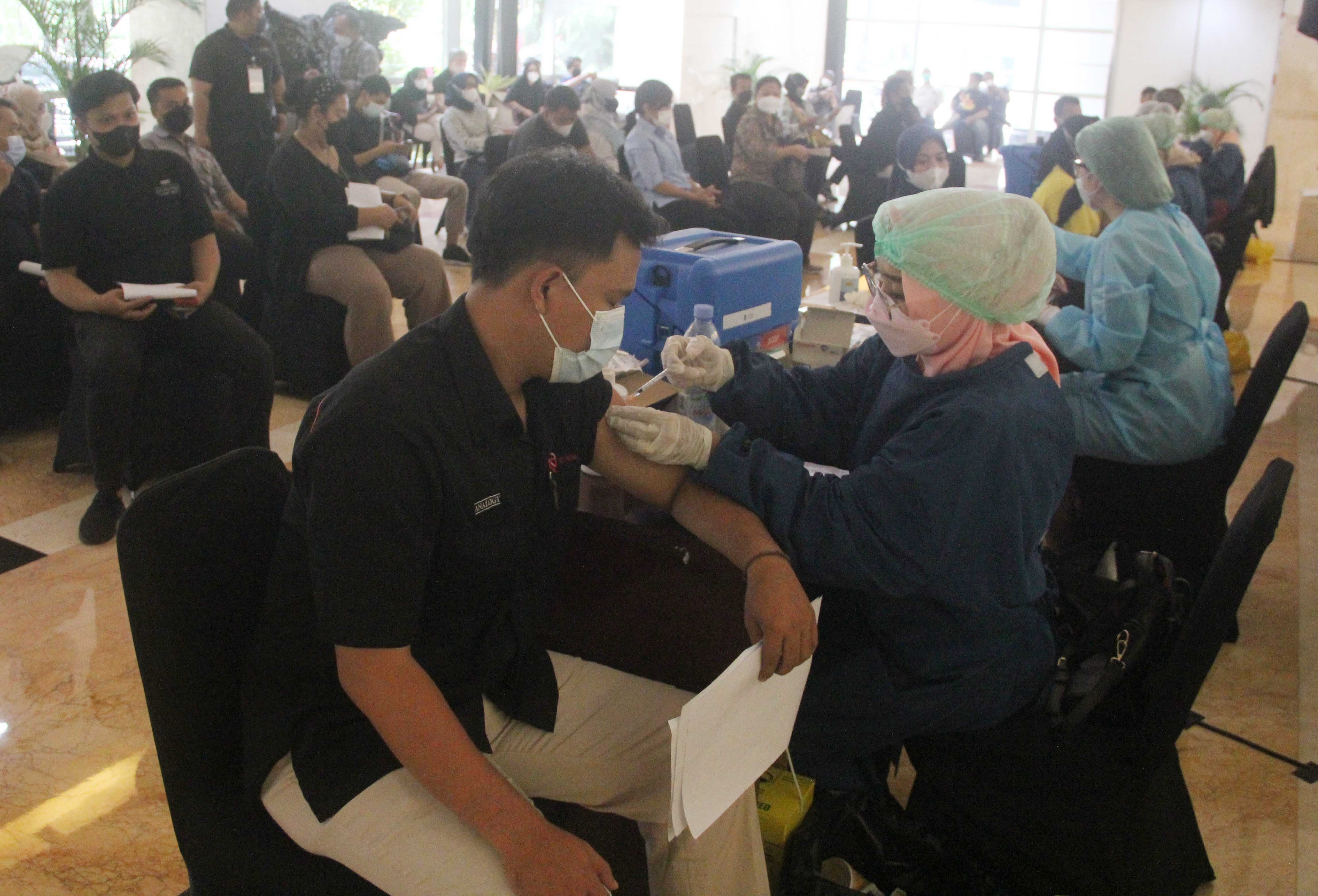 Vaksin Booster DKI di Bawah 50%, DPRD: Ayo Kebut, Biar Warga Bisa Mudik