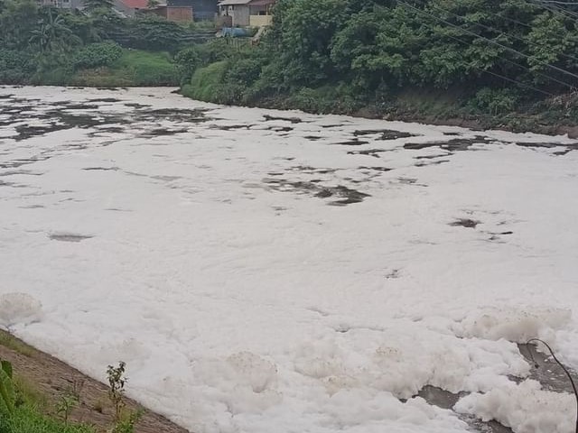 Limbah Muncul Lagi di Kali Bekasi, Distribusi Air Bersih Disetop