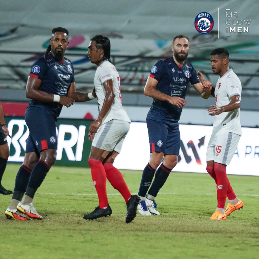 Laga Arema FC lawan PSM Makassar