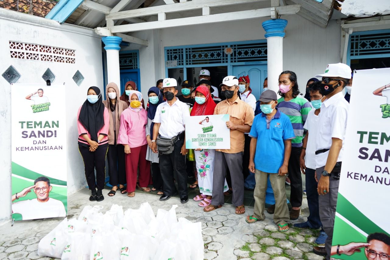 Aksi sosial Relawan Teman Sandi di Lampung, Minggu (13/3). 