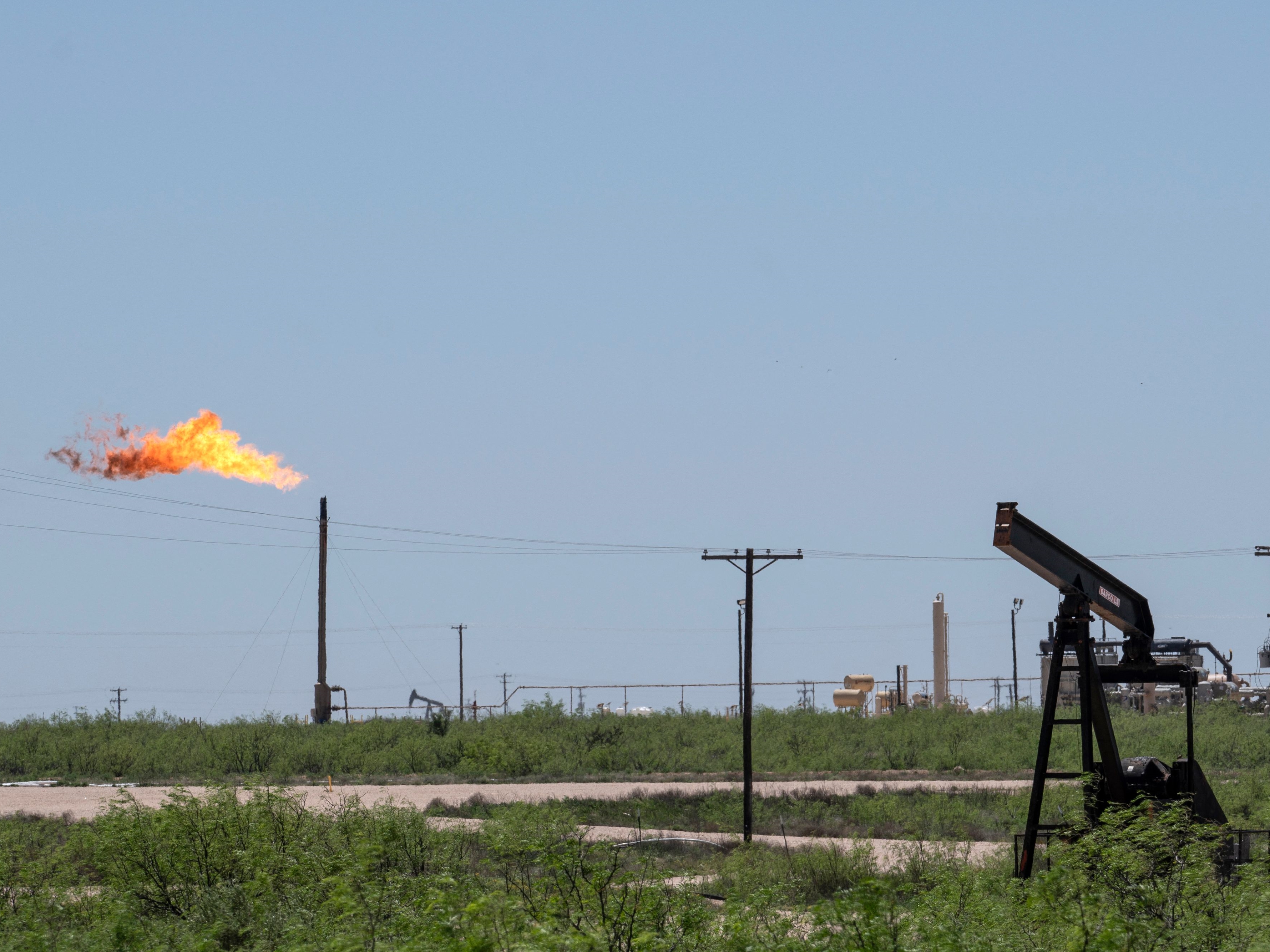 OPEC+ Naikkan Produksi Minyak secara Moderat meskipun Ditekan Barat