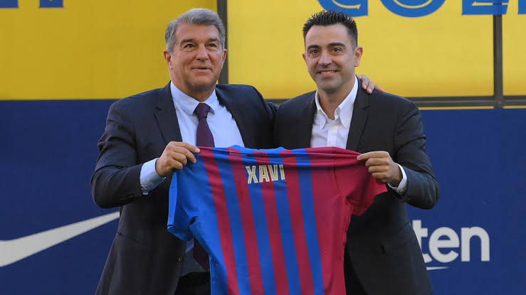 Joan Laporta dan Xavi Hernandez
