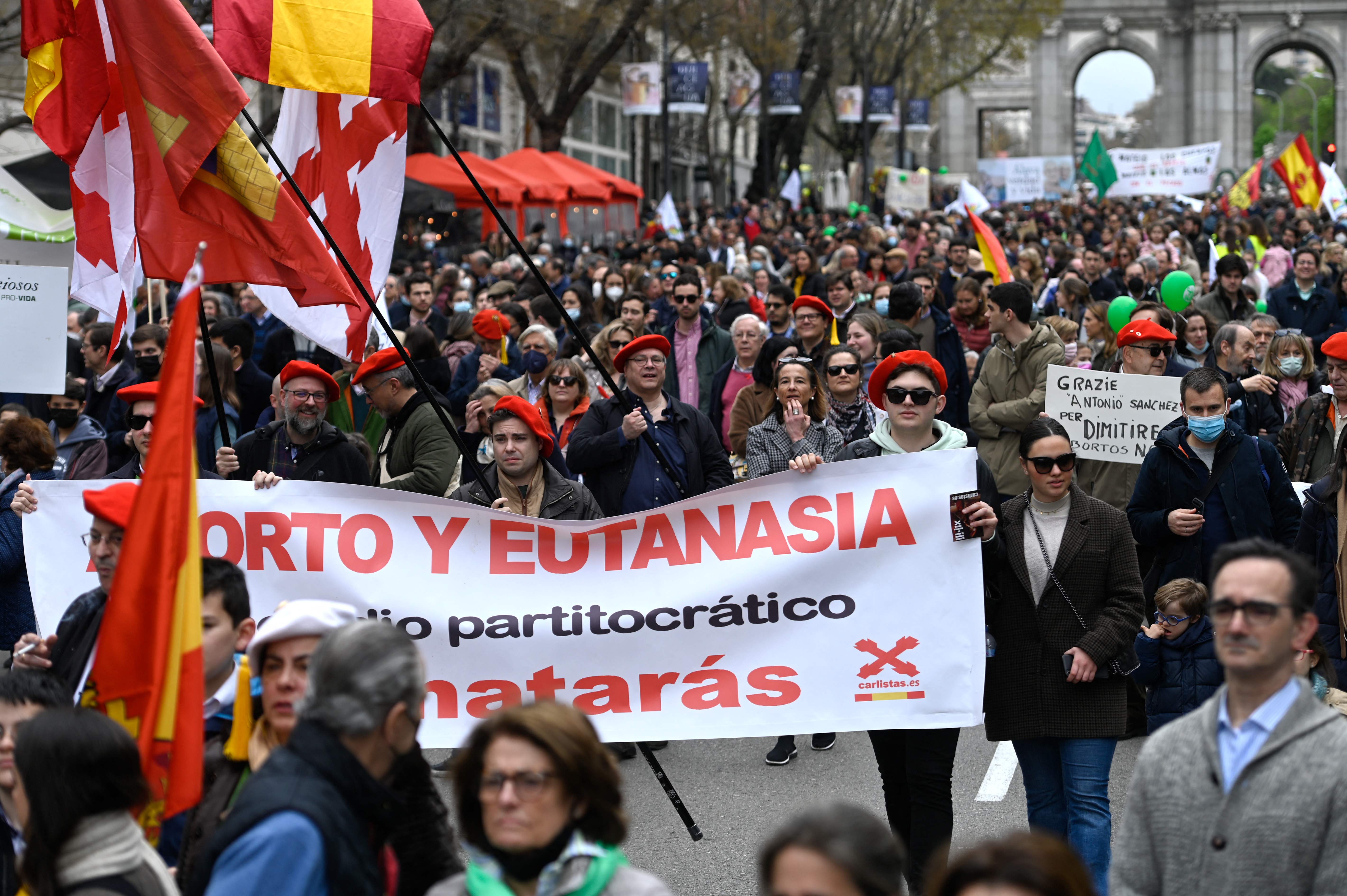 Ribuan rakyat Spanyol berunjukrasa menentang aturan yang mempermudah aborsi, Minggu (27/3/2022)