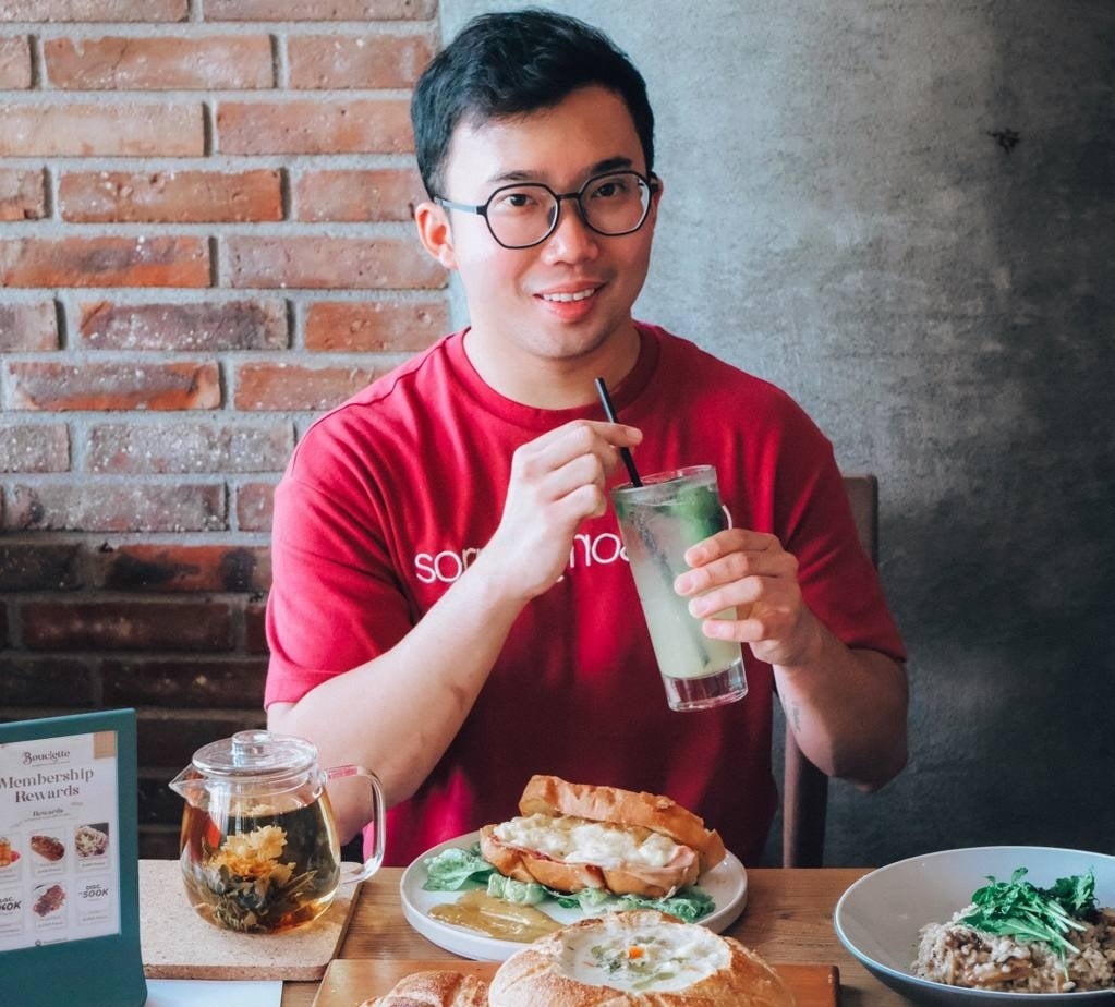 Food vlogger, Youtuber, dan selegram, Yeremia Andrenikus Dinata dikenal dengan Andre Sarwono.