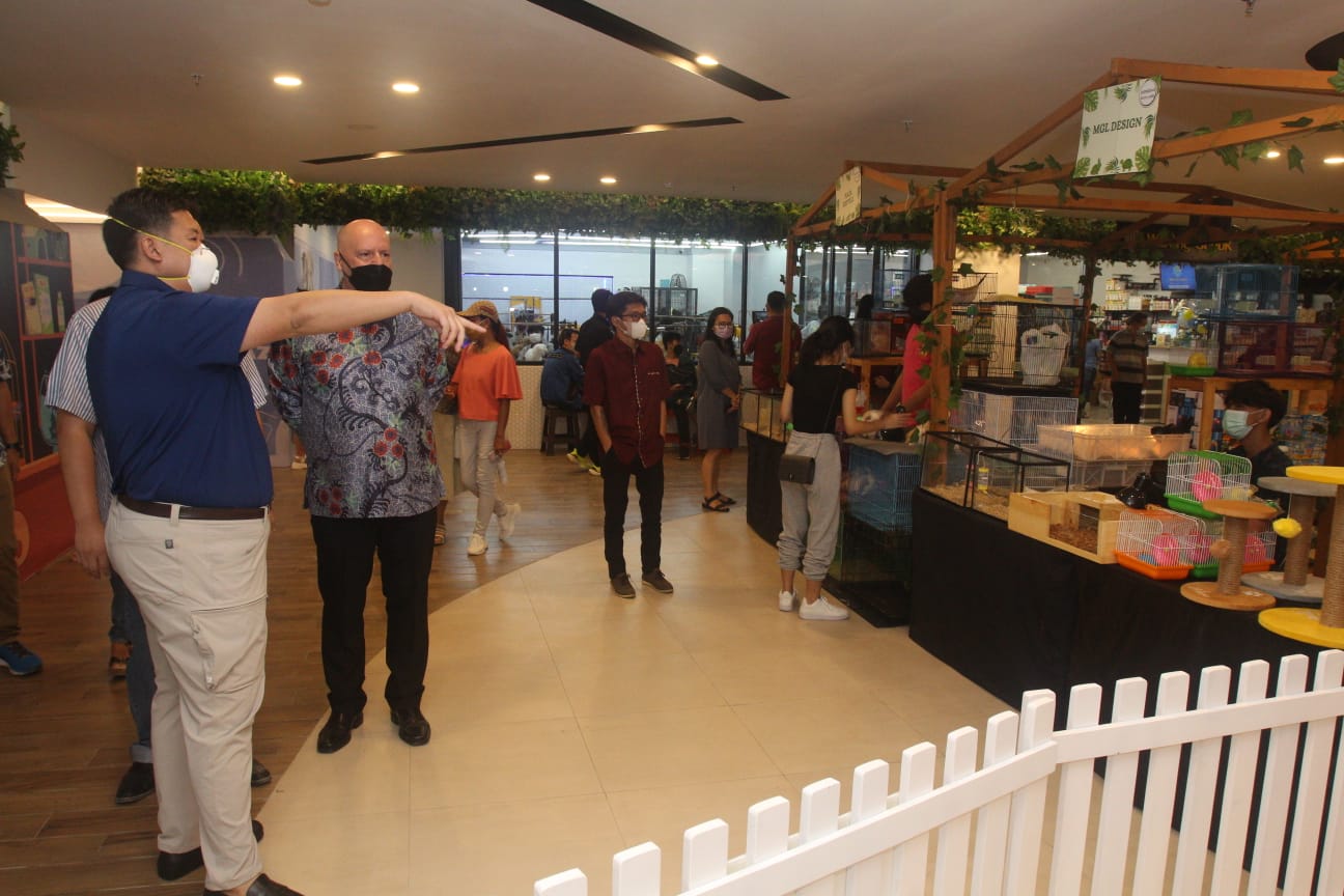 Pembukaan New Pet Shop di Gajah Mada Plaza