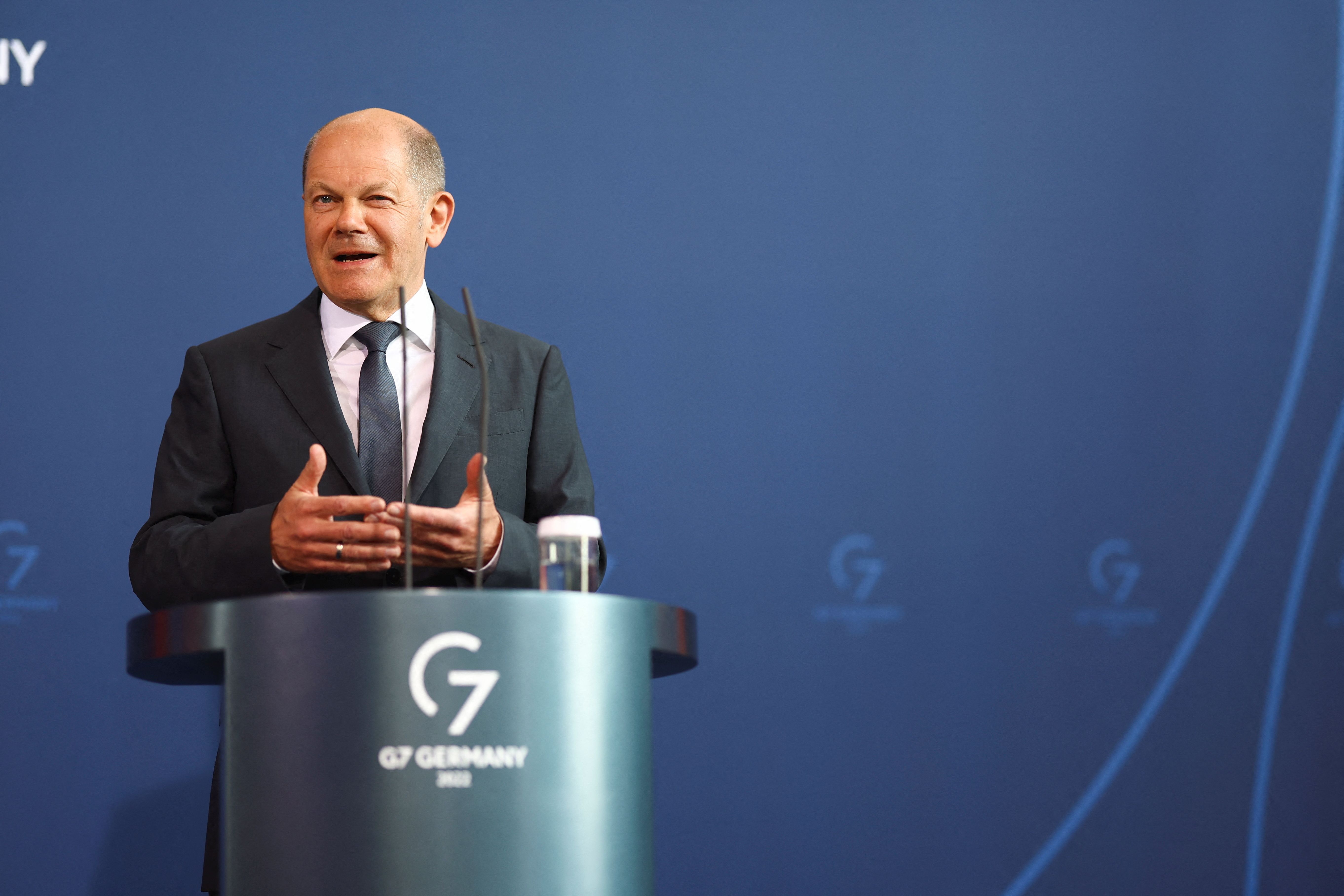 Kanselir Jerman Olaf Scholz memberi selamat kepada Emmanuel Macron yang terpilih kembali menjadi Presiden Prancis.