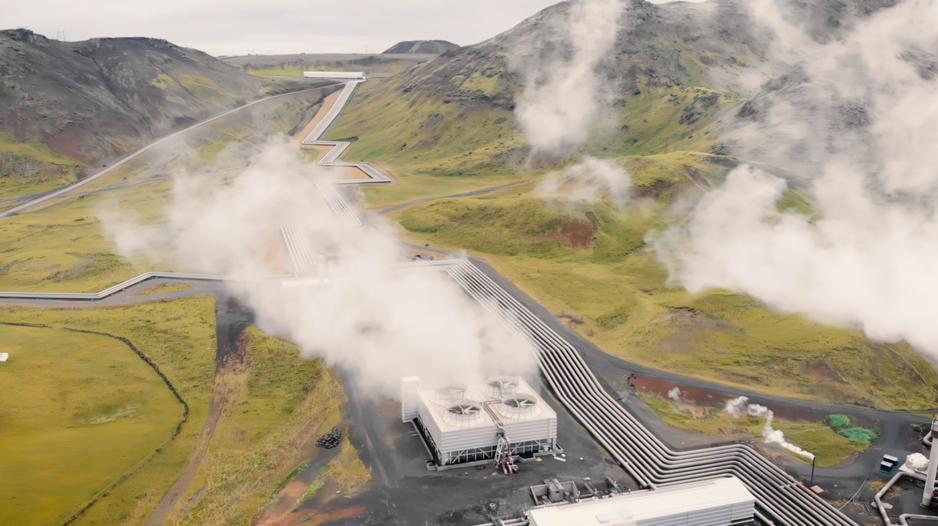 Emisi karbon yang dihasilkan industri menjadi kontributor perubahan iklim.