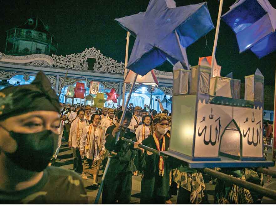 Kirab Tumpeng Sewu Rayakan Malam Selikuran