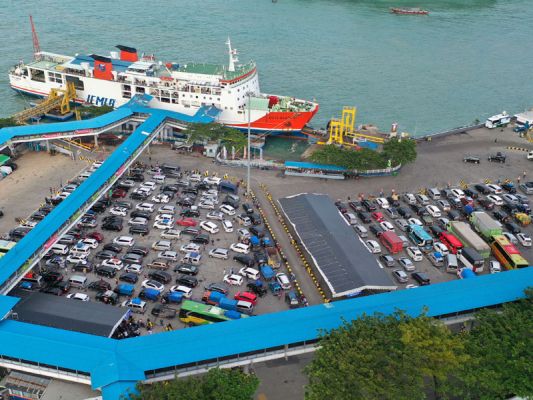 Merak Padat, Menhub: Pemudik Berebutan Masuk Kapal tak Sesuai Jadwal