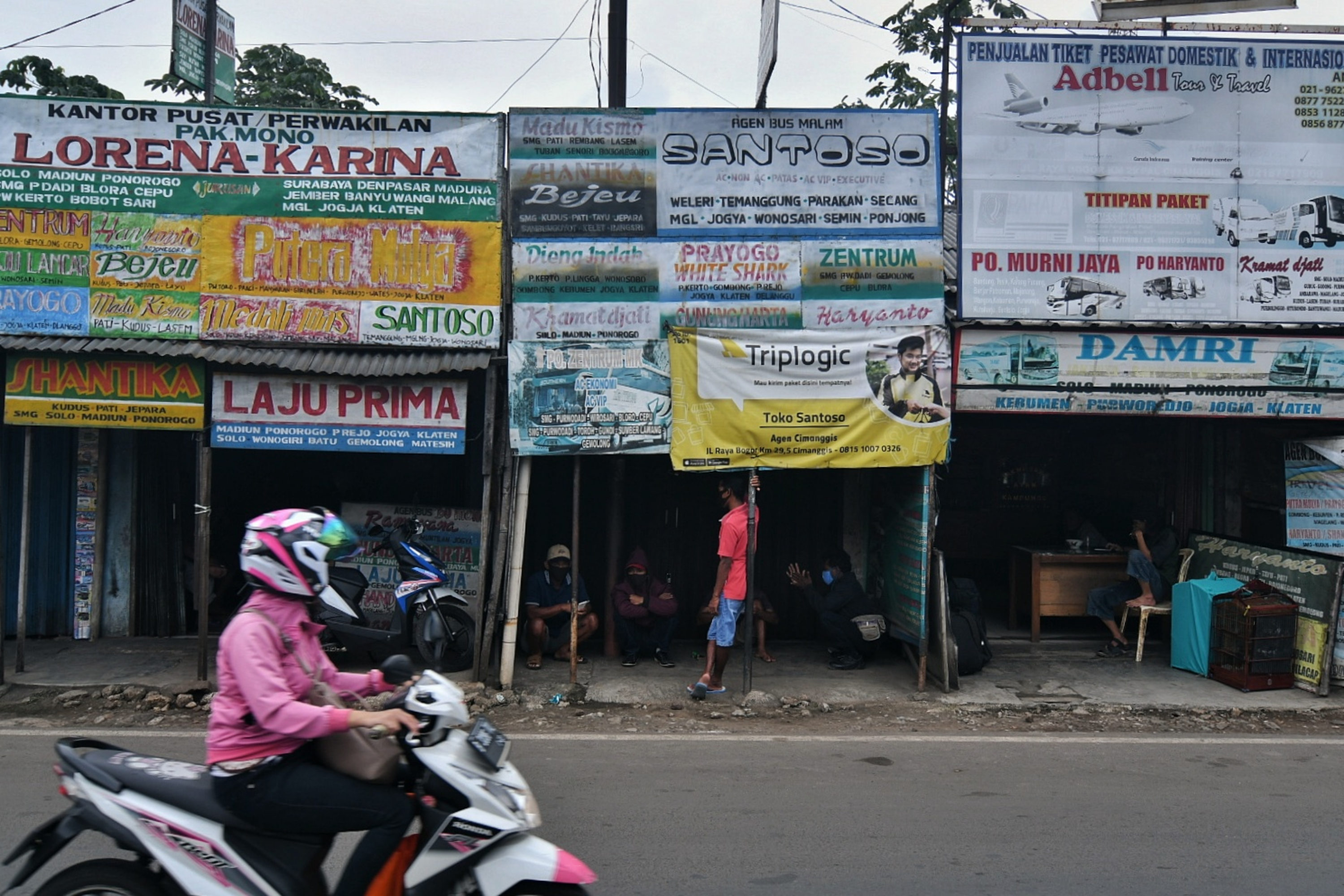Dishub NTT mengingatkan agen bus tidak seenaknya menaikkan tiket mudik.